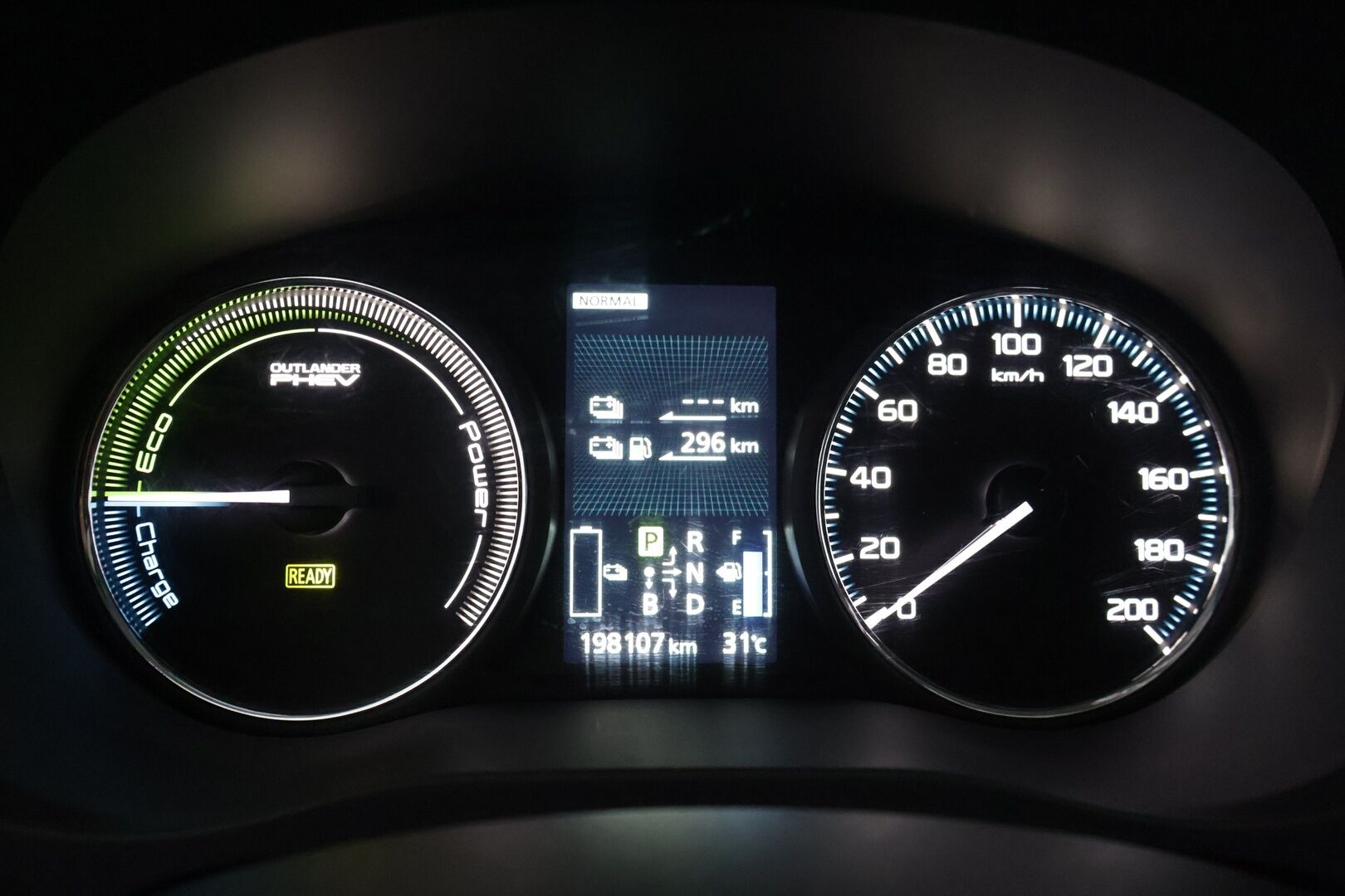 Mitsubishi Outlander PHEV 2014 Instyle Navi 4WD 5P * Nahat / Panoraama / Navi / Peruutuskamera / Rockford Premium Audio / Keylessgo * - * Juuri katsastettu / Hyvillä varusteilla  * 
