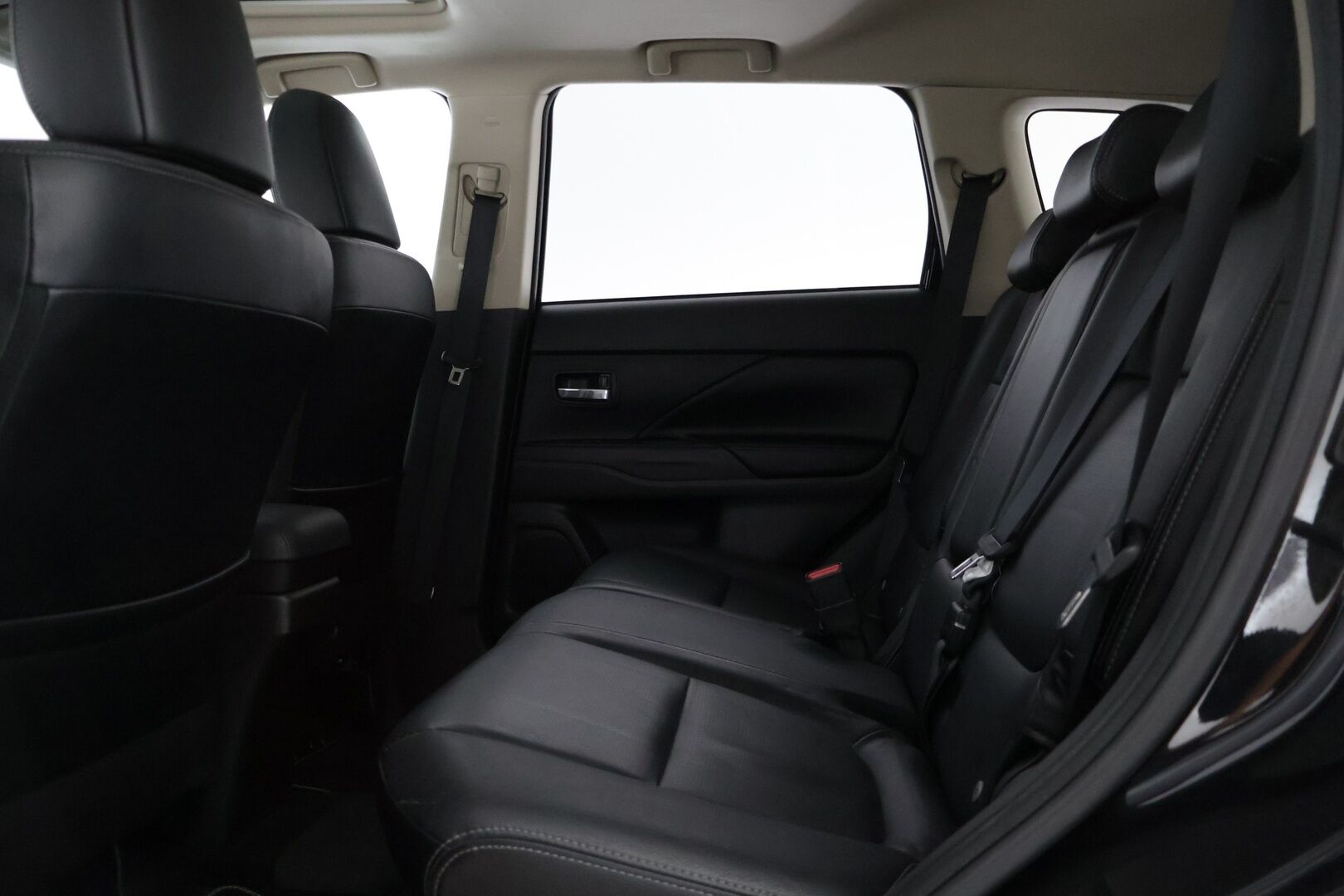 Mitsubishi Outlander PHEV 2014 Instyle Navi 4WD 5P * Nahat / Panoraama / Navi / Peruutuskamera / Rockford Premium Audio / Keylessgo * - * Juuri katsastettu / Hyvillä varusteilla  * 