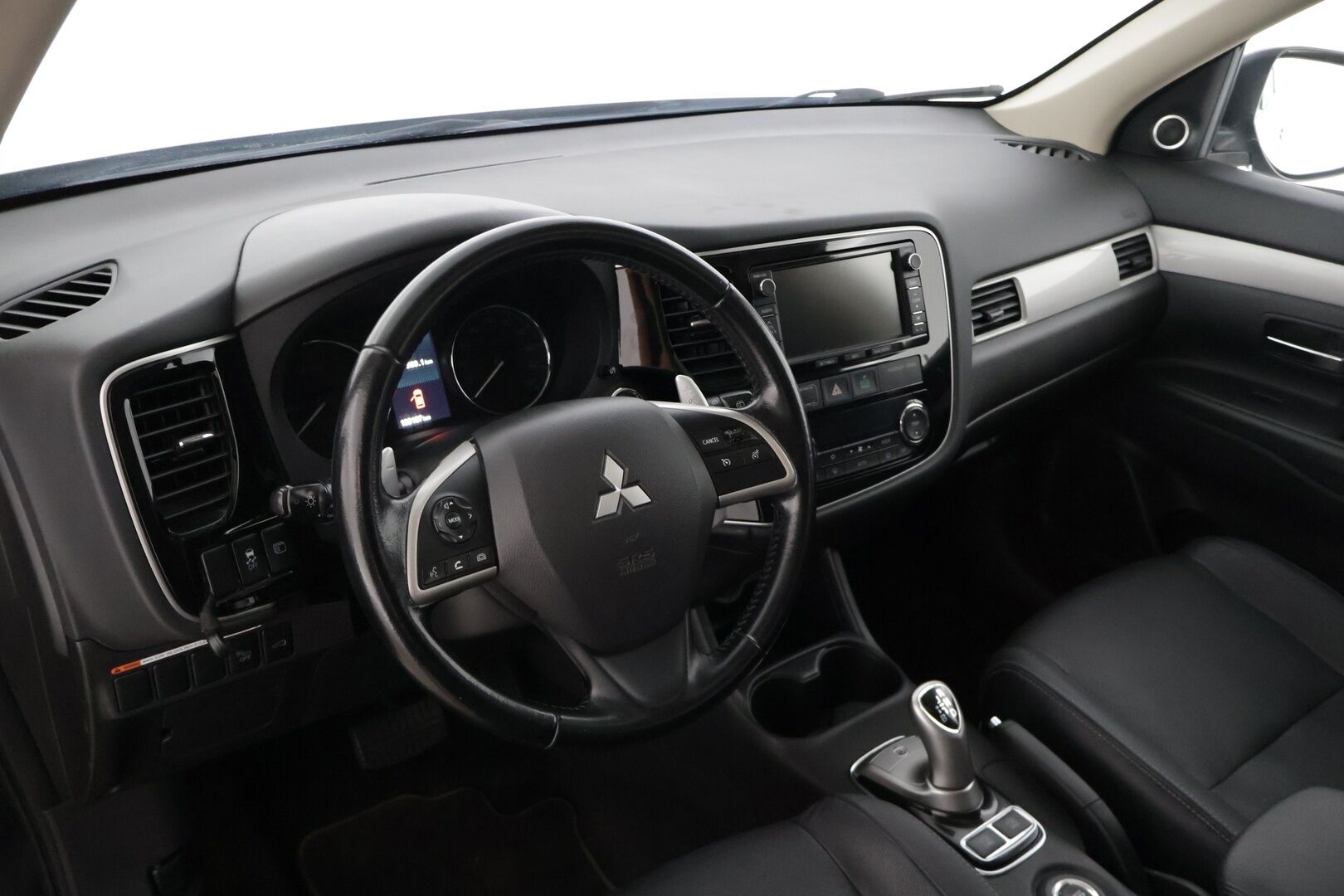Mitsubishi Outlander PHEV 2014 Instyle Navi 4WD 5P * Nahat / Panoraama / Navi / Peruutuskamera / Rockford Premium Audio / Keylessgo * - * Juuri katsastettu / Hyvillä varusteilla  * 