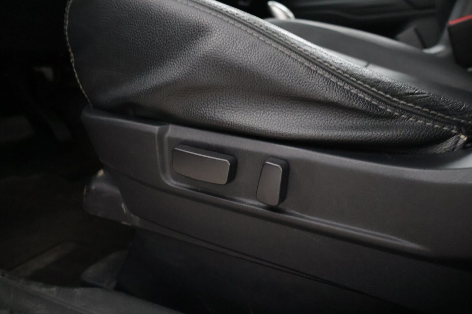 Mitsubishi Outlander PHEV 2014 Instyle Navi 4WD 5P * Nahat / Panoraama / Navi / Peruutuskamera / Rockford Premium Audio / Keylessgo * - * Juuri katsastettu / Hyvillä varusteilla  * 