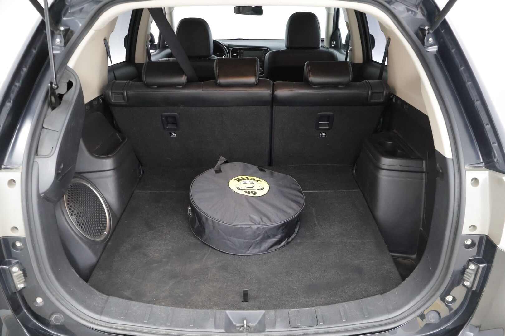 Mitsubishi Outlander PHEV 2014 Instyle Navi 4WD 5P * Nahat / Panoraama / Navi / Peruutuskamera / Rockford Premium Audio / Keylessgo * - * Juuri katsastettu / Hyvillä varusteilla  * 