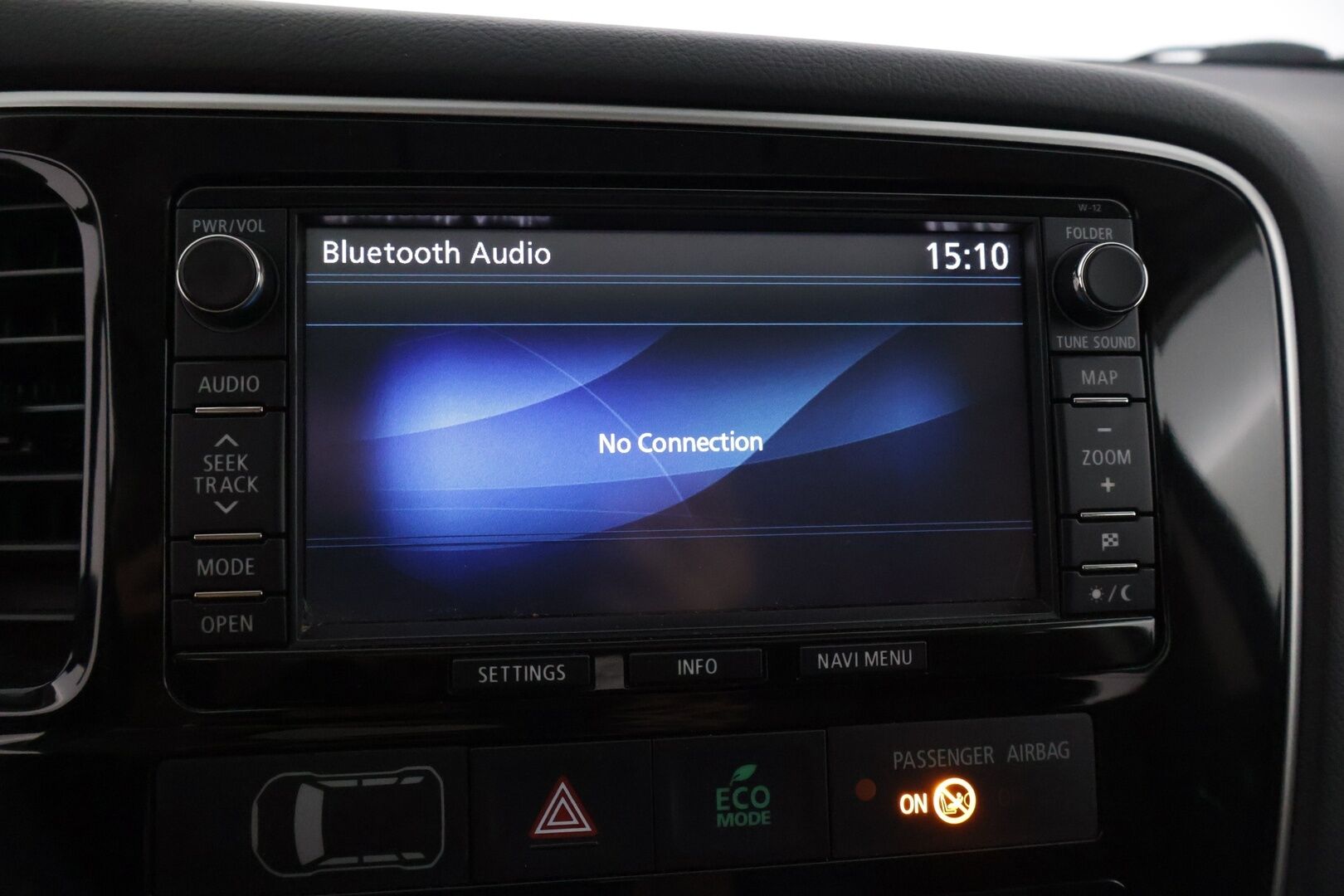 Mitsubishi Outlander PHEV 2014 Instyle Navi 4WD 5P * Nahat / Panoraama / Navi / Peruutuskamera / Rockford Premium Audio / Keylessgo * - * Juuri katsastettu / Hyvillä varusteilla  * 