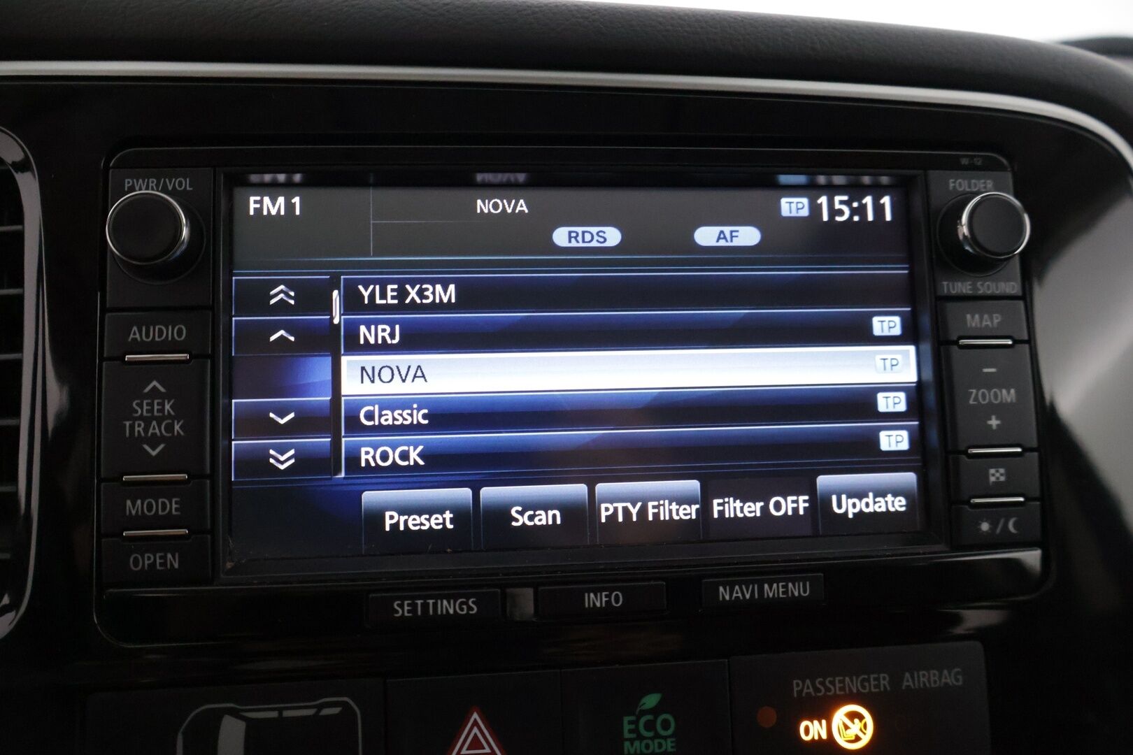 Mitsubishi Outlander PHEV 2014 Instyle Navi 4WD 5P * Nahat / Panoraama / Navi / Peruutuskamera / Rockford Premium Audio / Keylessgo * - * Juuri katsastettu / Hyvillä varusteilla  * 