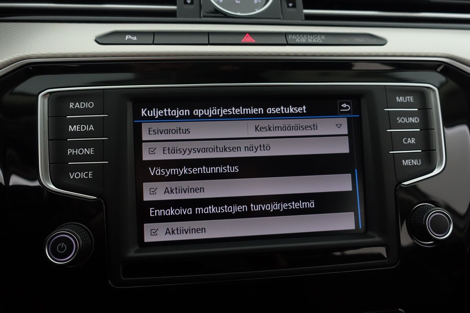Volkswagen Passat 2017 Variant GTE Plug-In Hybrid 160 kW (218 hv) DSG  * ACC / Webasto / Dynaudio / Koukku / Nahka/Alcantara / P.Kamera * - 2 X Renkaat & Vanteet - HULLUT AVAJAISHULINAT KORKOTARJOUS 3,29 %