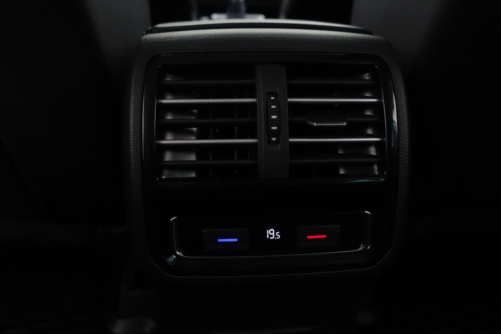 Volkswagen Passat 2017 Variant GTE Plug-In Hybrid 160 kW (218 hv) DSG  * ACC / Webasto / Dynaudio / Koukku / Nahka/Alcantara / P.Kamera * - 2 X Renkaat & Vanteet - HULLUT AVAJAISHULINAT KORKOTARJOUS 3,29 %