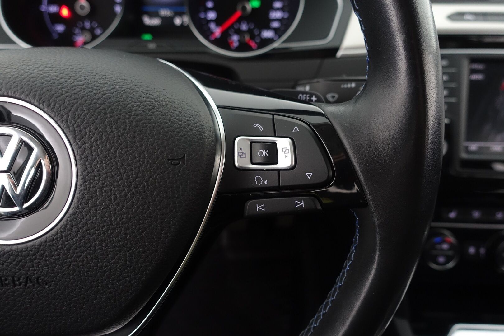 Volkswagen Passat 2017 Variant GTE Plug-In Hybrid 160 kW (218 hv) DSG  * ACC / Webasto / Dynaudio / Koukku / Nahka/Alcantara / P.Kamera * - 2 X Renkaat & Vanteet - HULLUT AVAJAISHULINAT KORKOTARJOUS 3,29 %