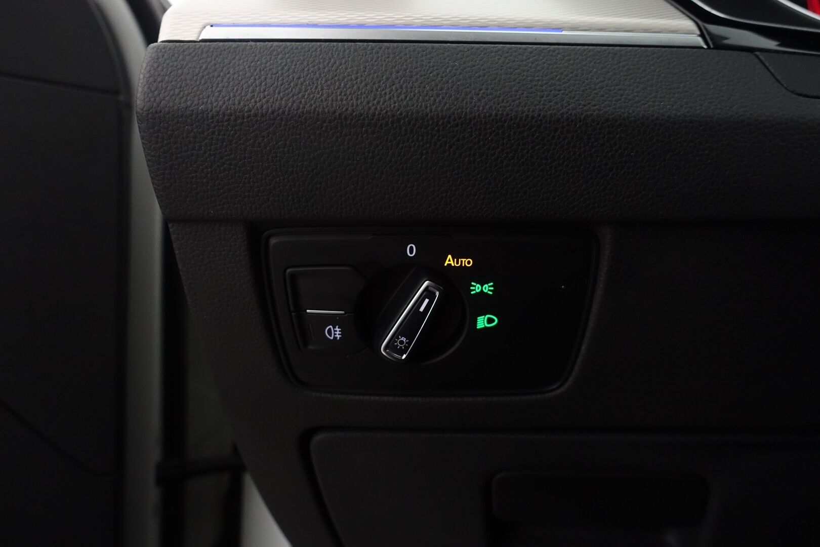 Volkswagen Passat 2017 Variant GTE Plug-In Hybrid 160 kW (218 hv) DSG  * ACC / Webasto / Dynaudio / Koukku / Nahka/Alcantara / P.Kamera * - 2 X Renkaat & Vanteet - HULLUT AVAJAISHULINAT KORKOTARJOUS 3,29 %