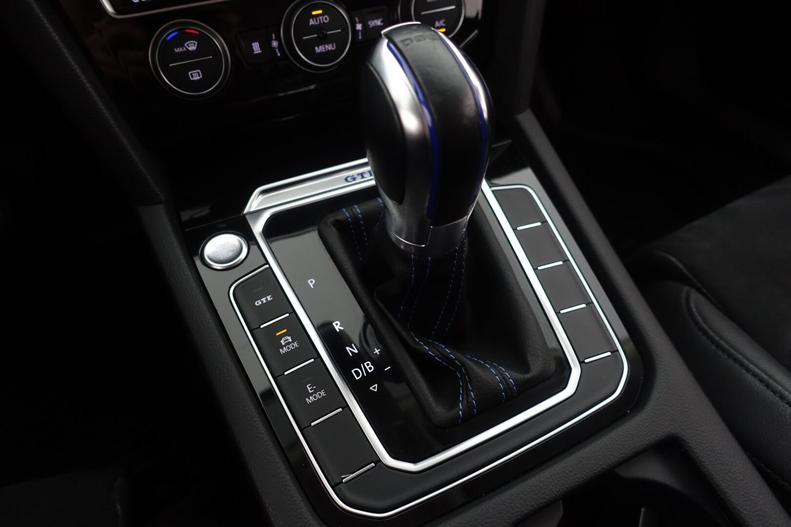 Volkswagen Passat 2017 Variant GTE Plug-In Hybrid 160 kW (218 hv) DSG  * ACC / Webasto / Dynaudio / Koukku / Nahka/Alcantara / P.Kamera * - 2 X Renkaat & Vanteet - HULLUT AVAJAISHULINAT KORKOTARJOUS 3,29 %