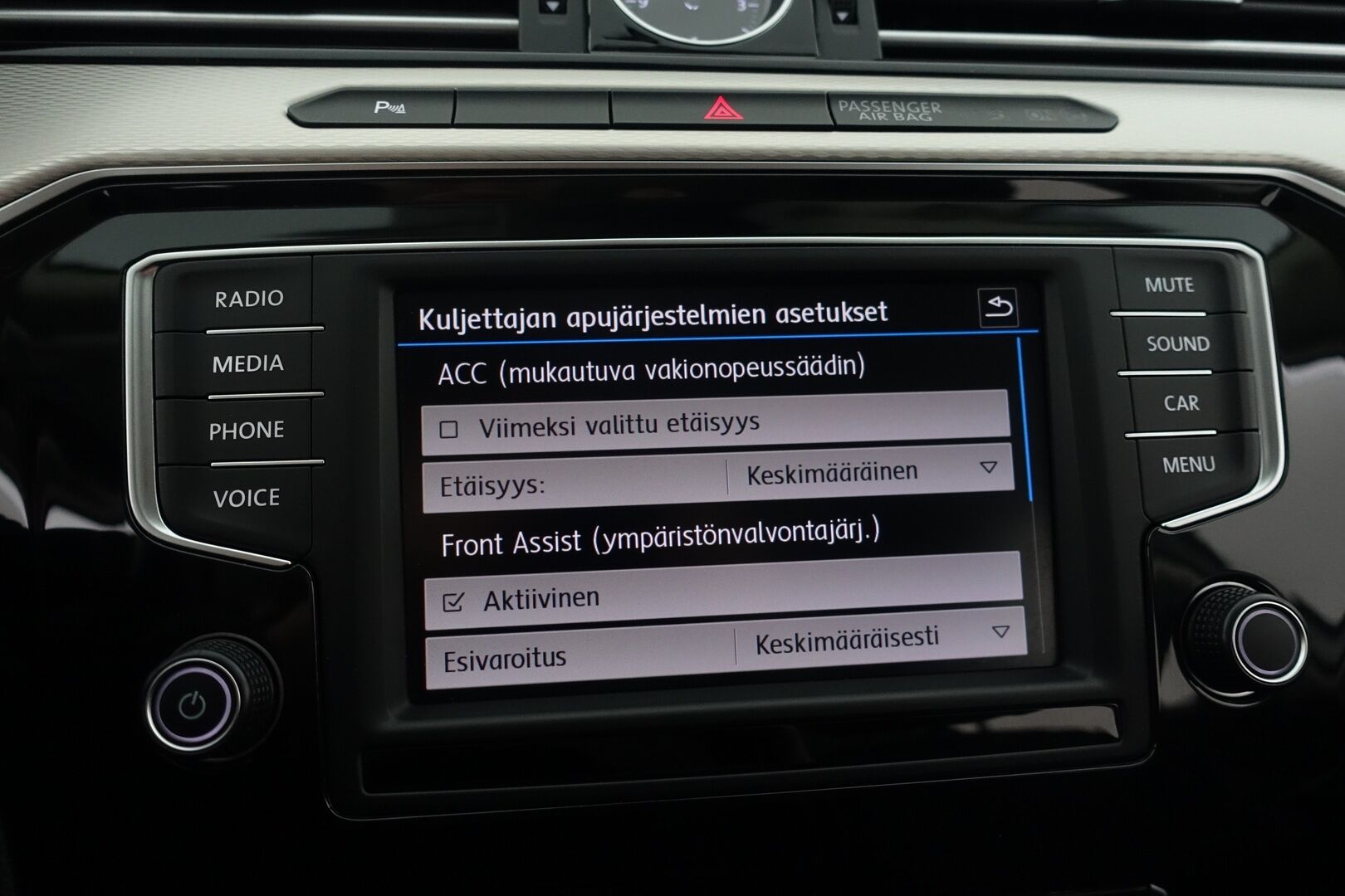 Volkswagen Passat 2017 Variant GTE Plug-In Hybrid 160 kW (218 hv) DSG  * ACC / Webasto / Dynaudio / Koukku / Nahka/Alcantara / P.Kamera * - 2 X Renkaat & Vanteet - HULLUT AVAJAISHULINAT KORKOTARJOUS 3,29 %