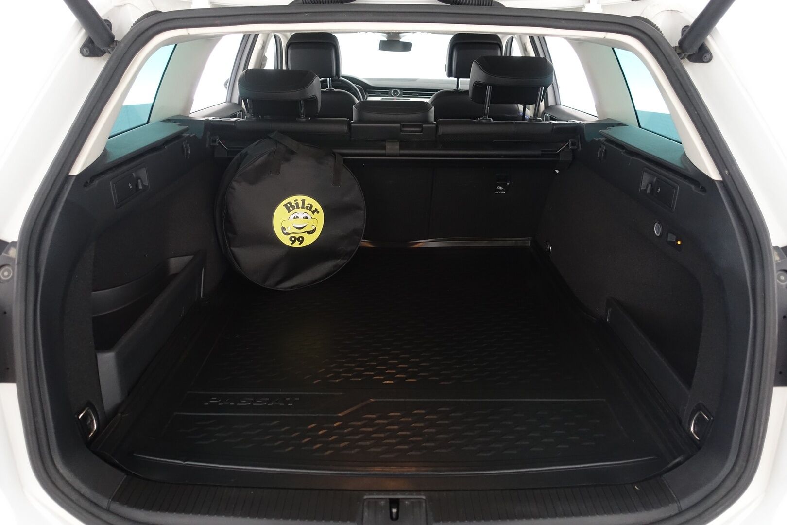 Volkswagen Passat 2017 Variant GTE Plug-In Hybrid 160 kW (218 hv) DSG  * ACC / Webasto / Dynaudio / Koukku / Nahka/Alcantara / P.Kamera * - 2 X Renkaat & Vanteet - HULLUT AVAJAISHULINAT KORKOTARJOUS 3,29 %