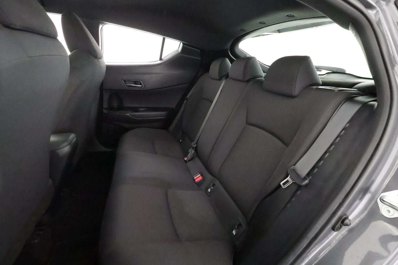 Toyota C-HR 2019 1,8 Hybrid Active Edition - | ACC | P.kamera | Navi | Lohkolämmitin | Keyless | Lane Assist | RSA | Aut. pitkät | Bluetooth | 2x renkaat aluin | Huoltokirja | 