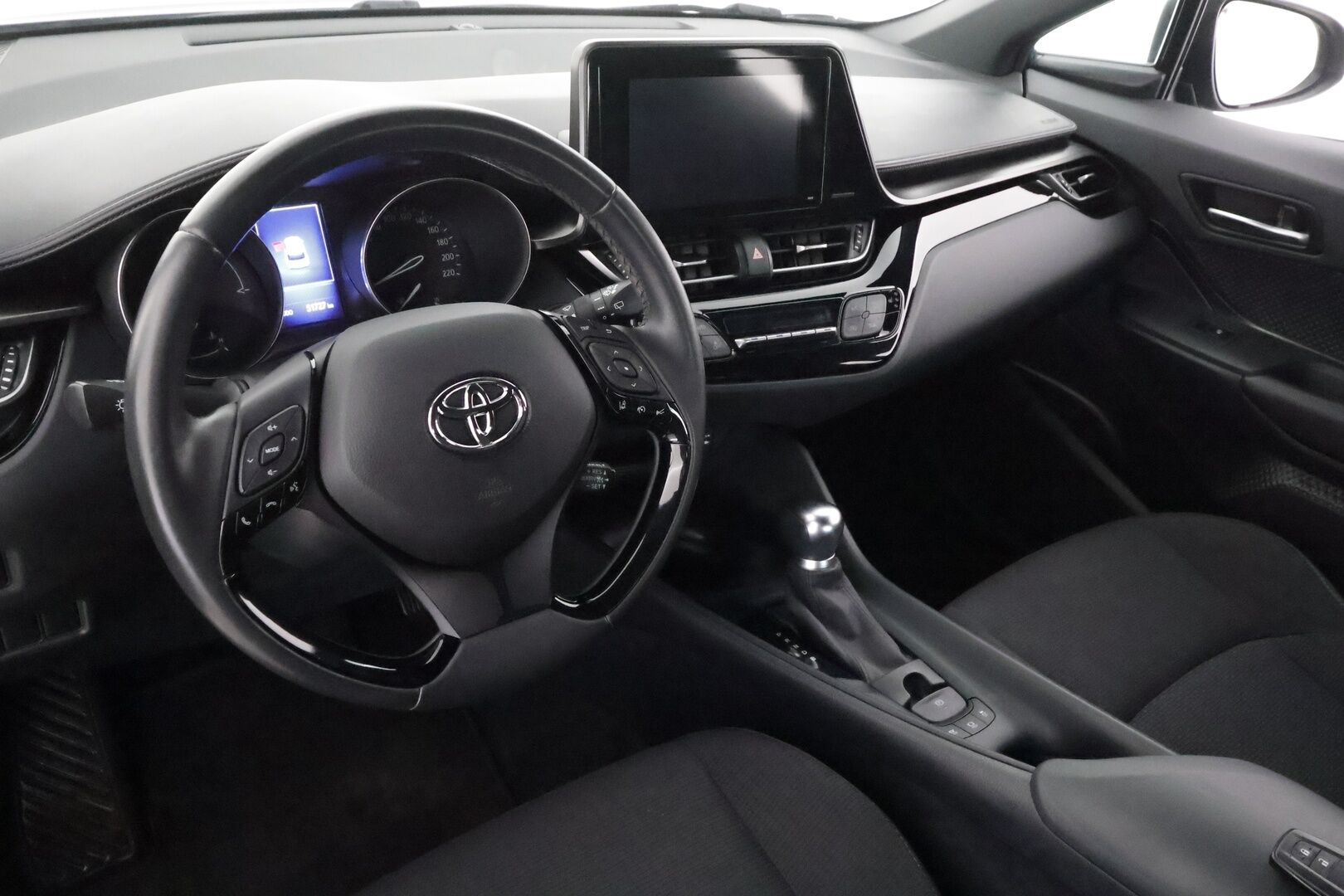 Toyota C-HR 2019 1,8 Hybrid Active Edition - | ACC | P.kamera | Navi | Lohkolämmitin | Keyless | Lane Assist | RSA | Aut. pitkät | Bluetooth | 2x renkaat aluin | Huoltokirja | 