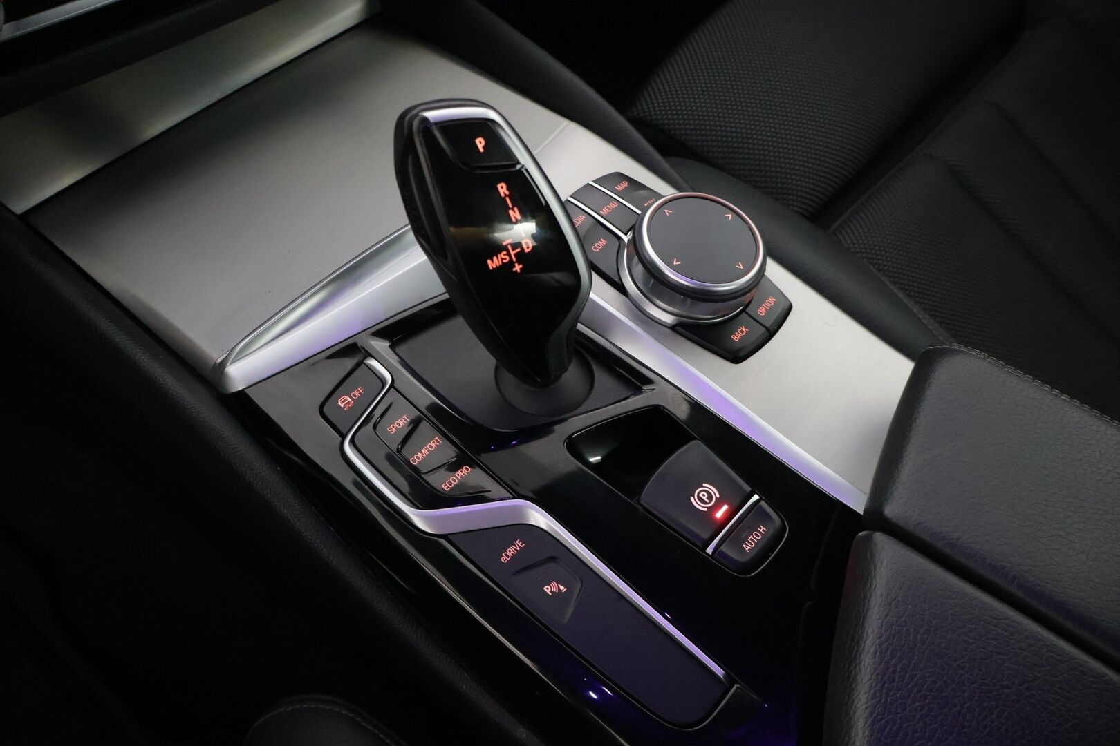 BMW 530 2019 G30 Sedan 530e A Charged Edition sportline * M-Sport Ratti / Hifit / Sport penkit / Proffa Navi * - * Suomi-auto / Fiksu huoltohistoria / Hyvin pidetty *