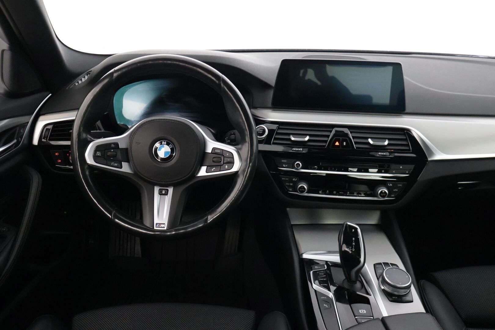 BMW 530 2019 G30 Sedan 530e A Charged Edition sportline * M-Sport Ratti / Hifit / Sport penkit / Proffa Navi * - * Suomi-auto / Fiksu huoltohistoria / Hyvin pidetty *