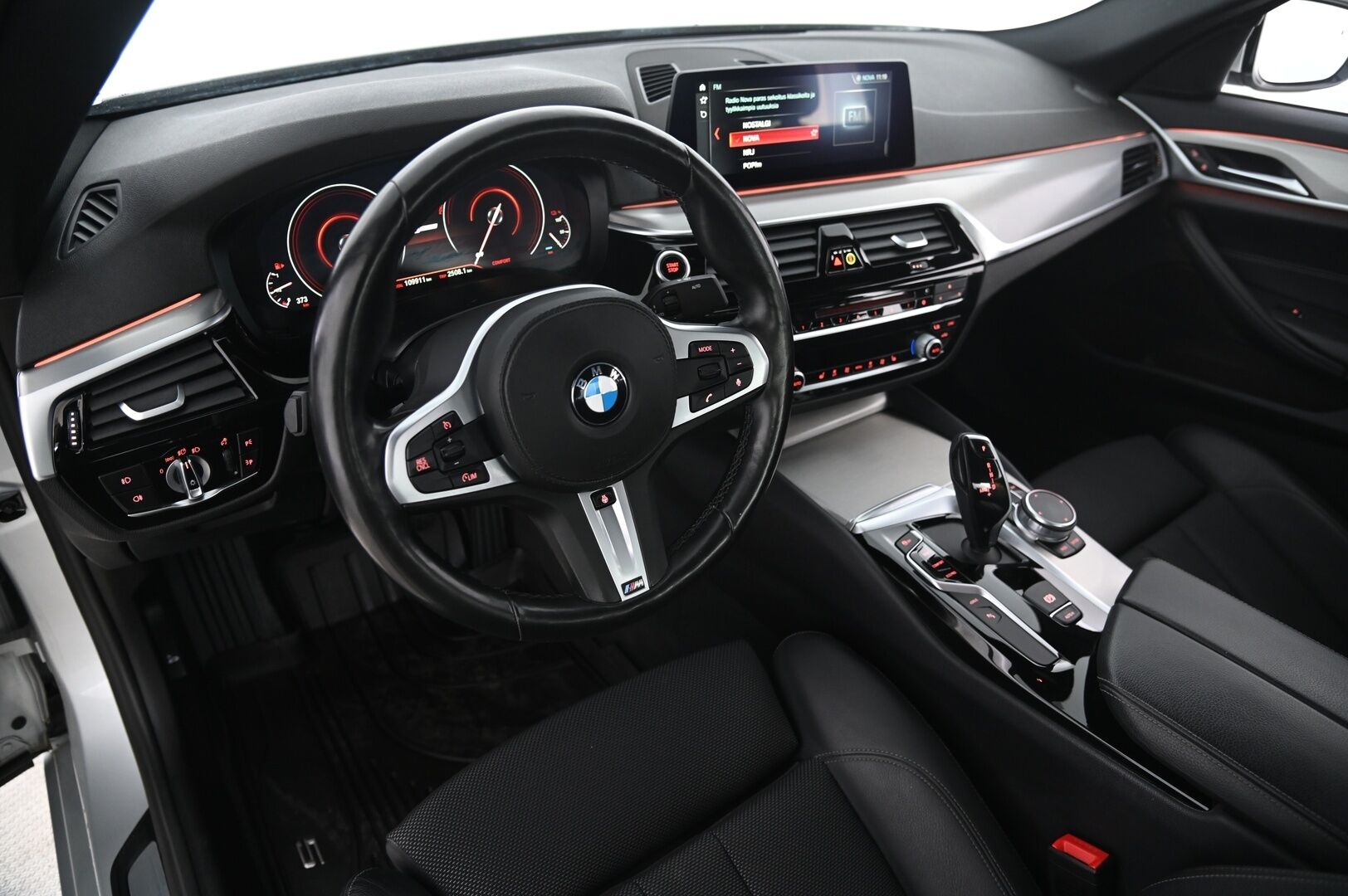 BMW 530 2019 G30 Sedan 530e A Charged Edition*M-Sport Ratti / Hifit / Sport penkit / Koukku / Navi*