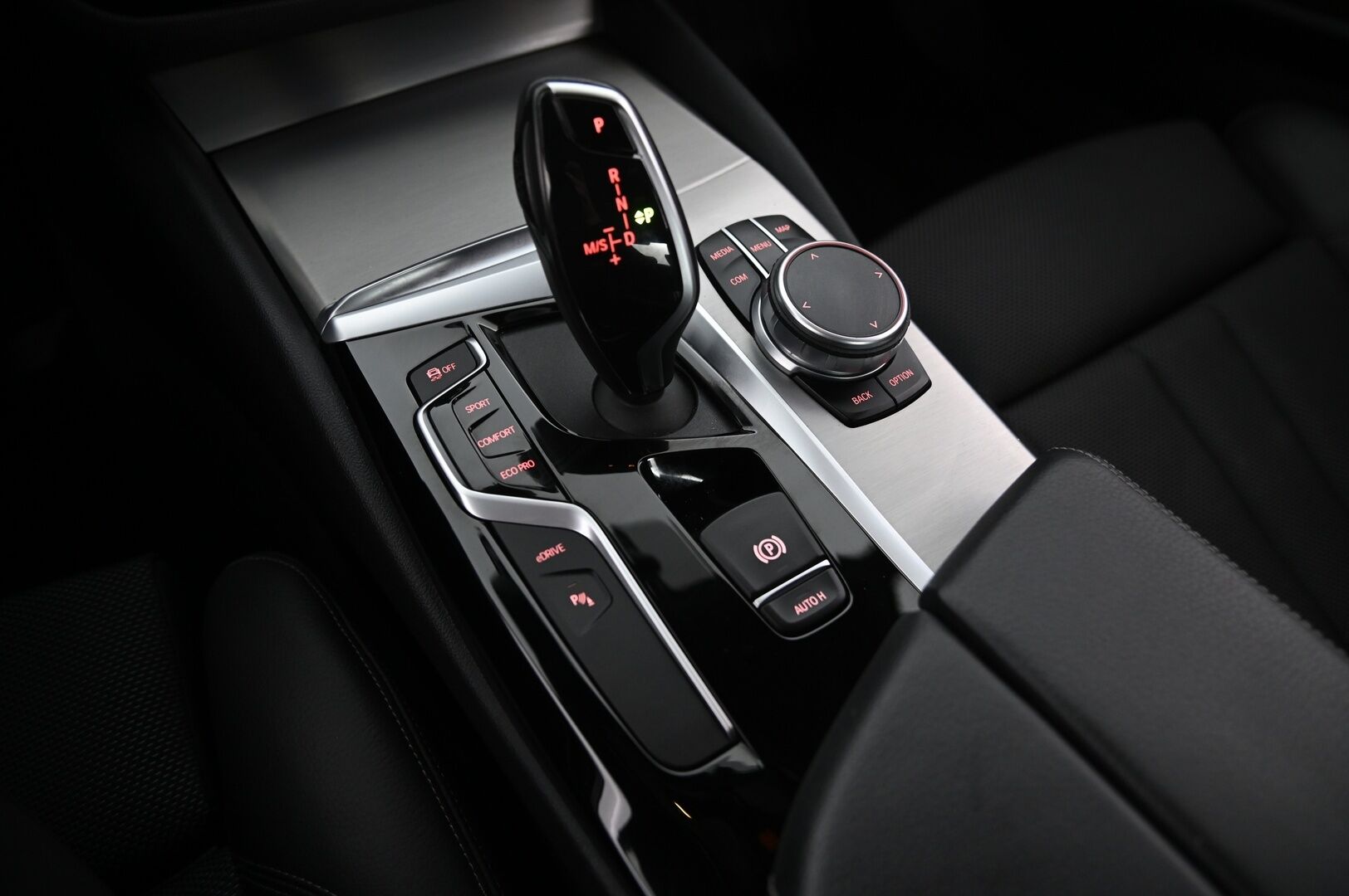 BMW 530 2019 G30 Sedan 530e A Charged Edition*M-Sport Ratti / Hifit / Sport penkit / Koukku / Navi*