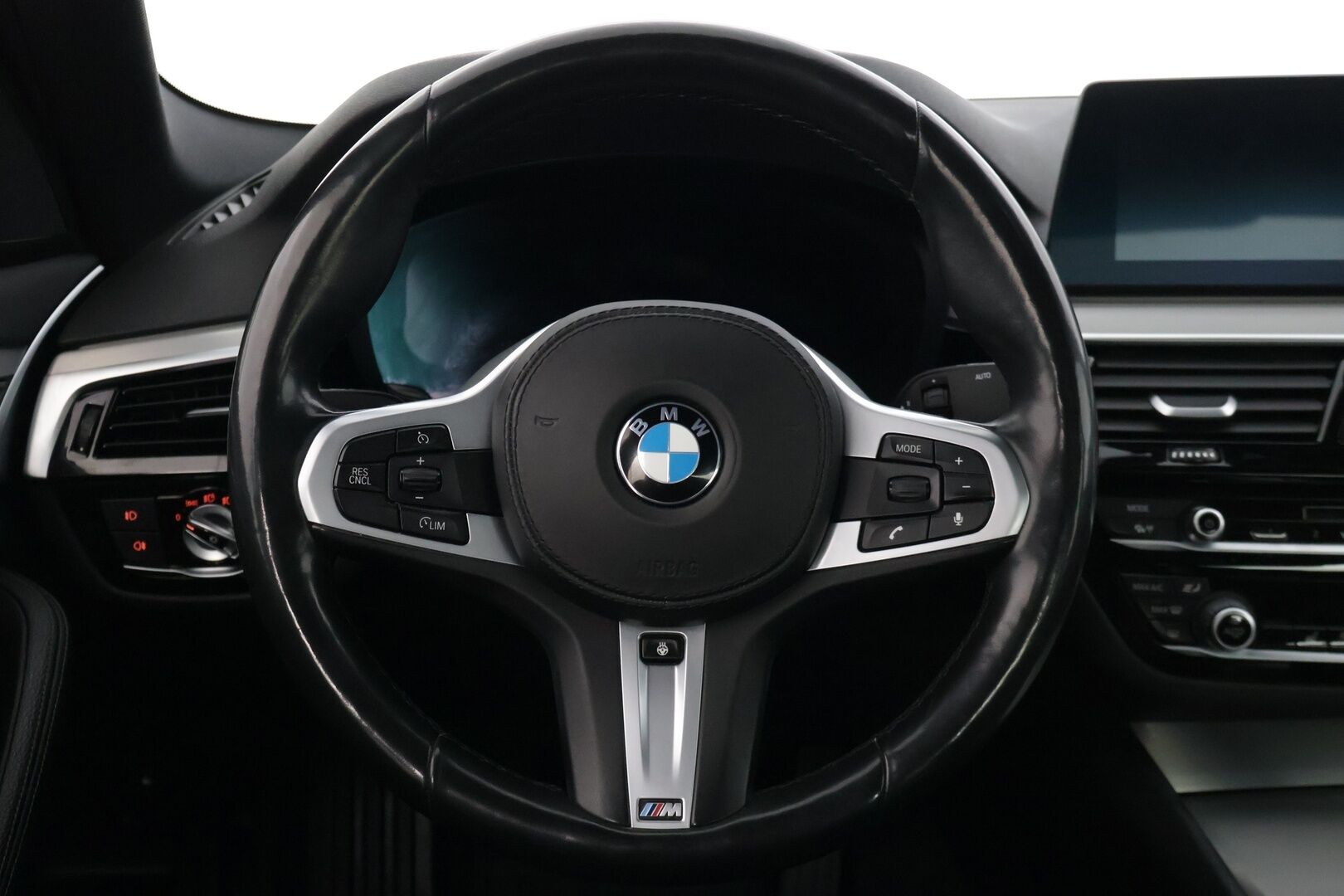 BMW 530 2019 G30 Sedan 530e A Charged Edition sportline * M-Sport Ratti / Hifit / Sport penkit / Proffa Navi * - * Suomi-auto / Fiksu huoltohistoria / Hyvin pidetty *