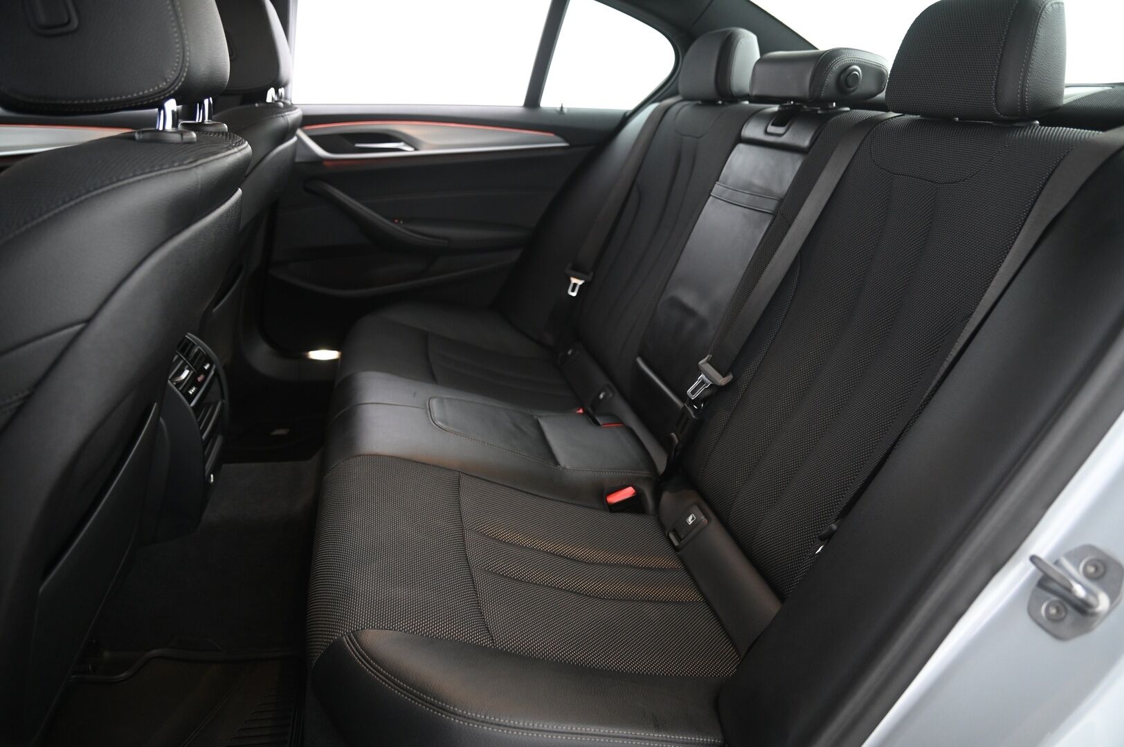 BMW 530 2019 G30 Sedan 530e A Charged Edition*M-Sport Ratti / Hifit / Sport penkit / Koukku / Navi*