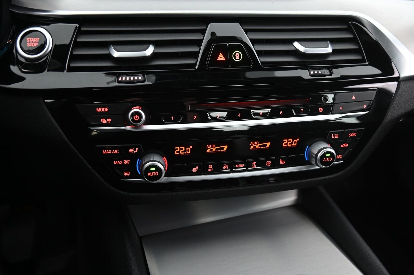 BMW 530 2019 G30 Sedan 530e A Charged Edition*M-Sport Ratti / Hifit / Sport penkit / Koukku / Navi*