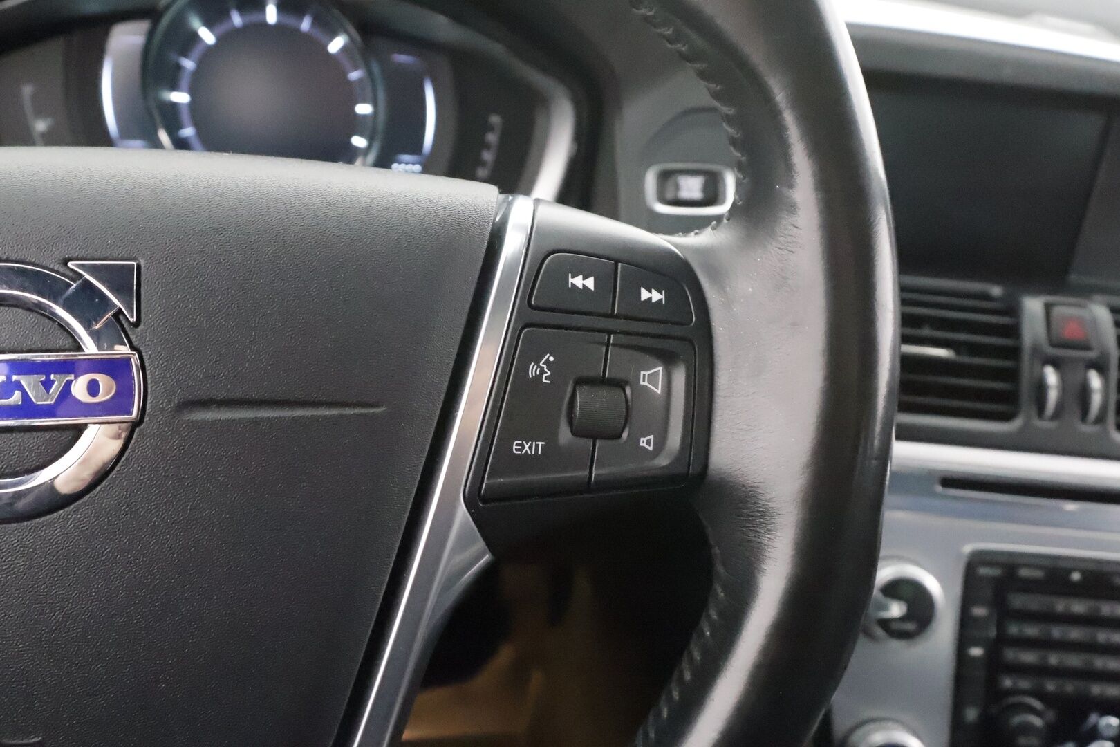 Volvo XC60 2016 D4 AWD Business aut * H&K / Webasto / Koukku / Xenon / Panorama / Kaistavahti / Navi * - Muistipenkki / P.tutkat / Kahdet renkaat aluvanteilla