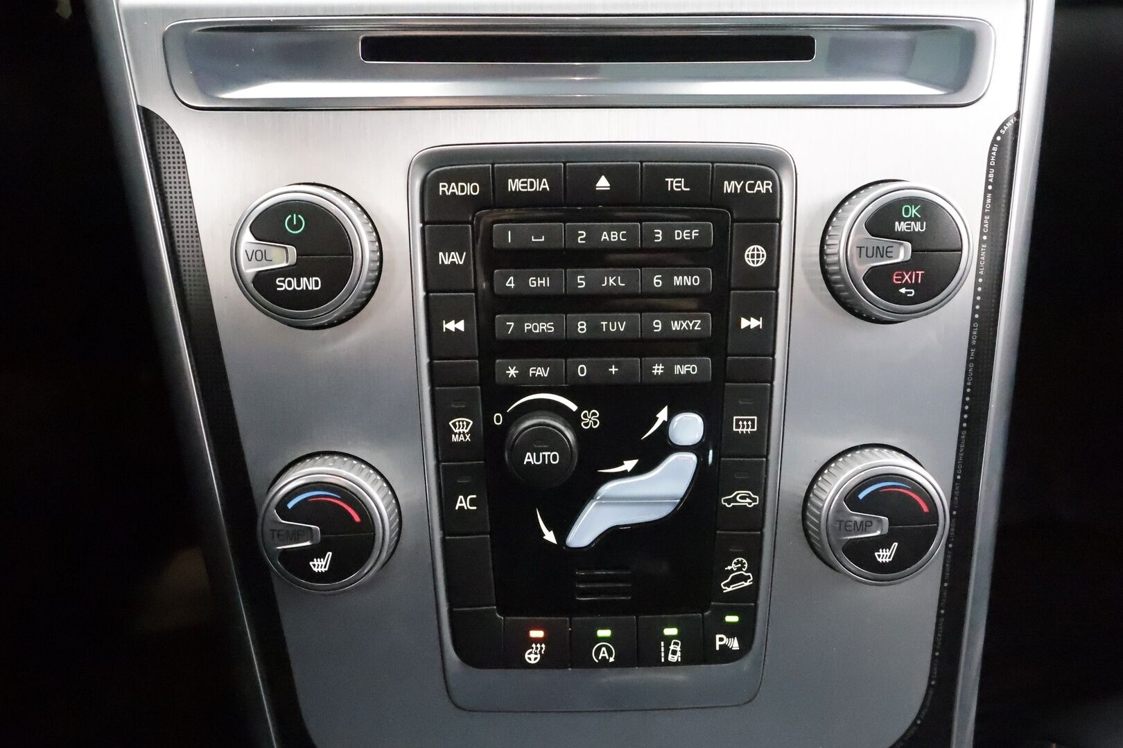 Volvo XC60 2016 D4 AWD Business aut * H&K / Webasto / Koukku / Xenon / Panorama / Kaistavahti / Navi * - Muistipenkki / P.tutkat / Kahdet renkaat aluvanteilla