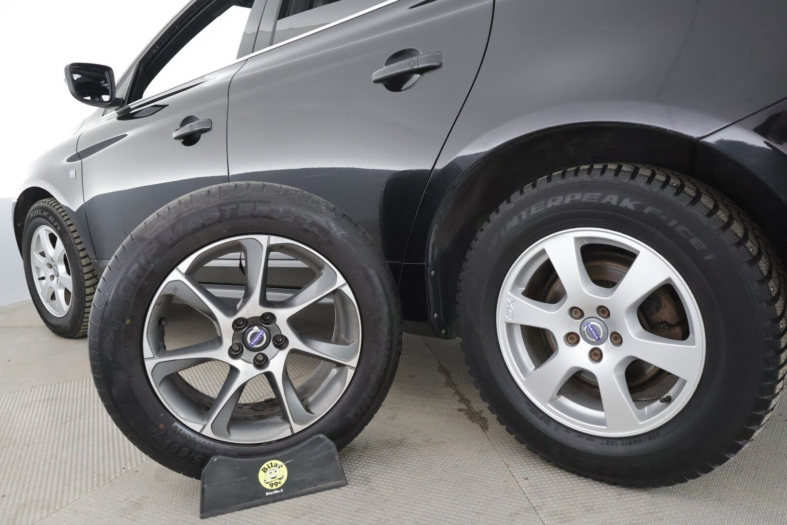 Volvo XC60 2016 D4 AWD Business aut * H&K / Webasto / Koukku / Xenon / Panorama / Kaistavahti / Navi * - Muistipenkki / P.tutkat / Kahdet renkaat aluvanteilla