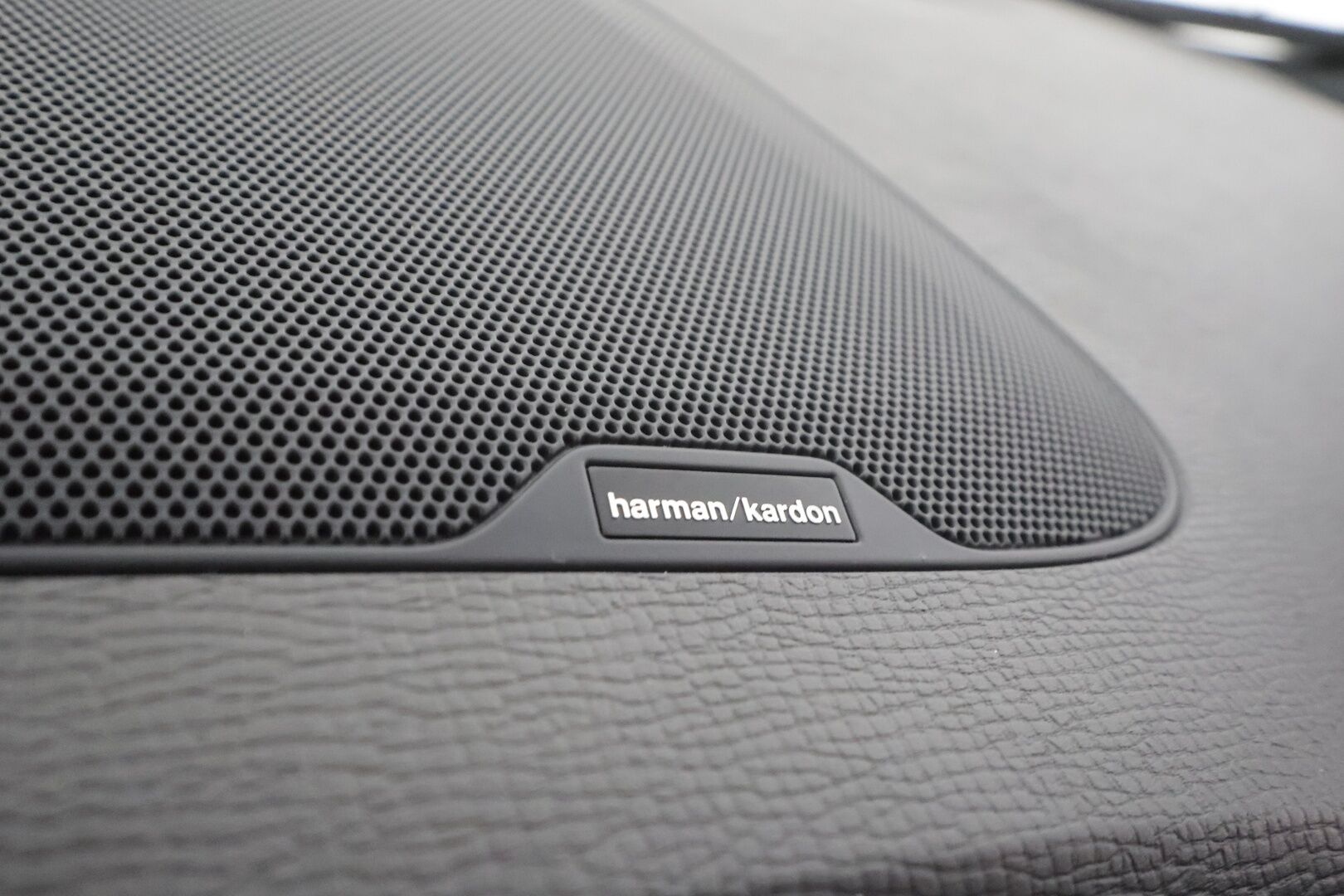 Volvo XC60 2016 D4 AWD Business aut * H&K / Webasto / Koukku / Xenon / Panorama / Kaistavahti / Navi * - Muistipenkki / P.tutkat / Kahdet renkaat aluvanteilla