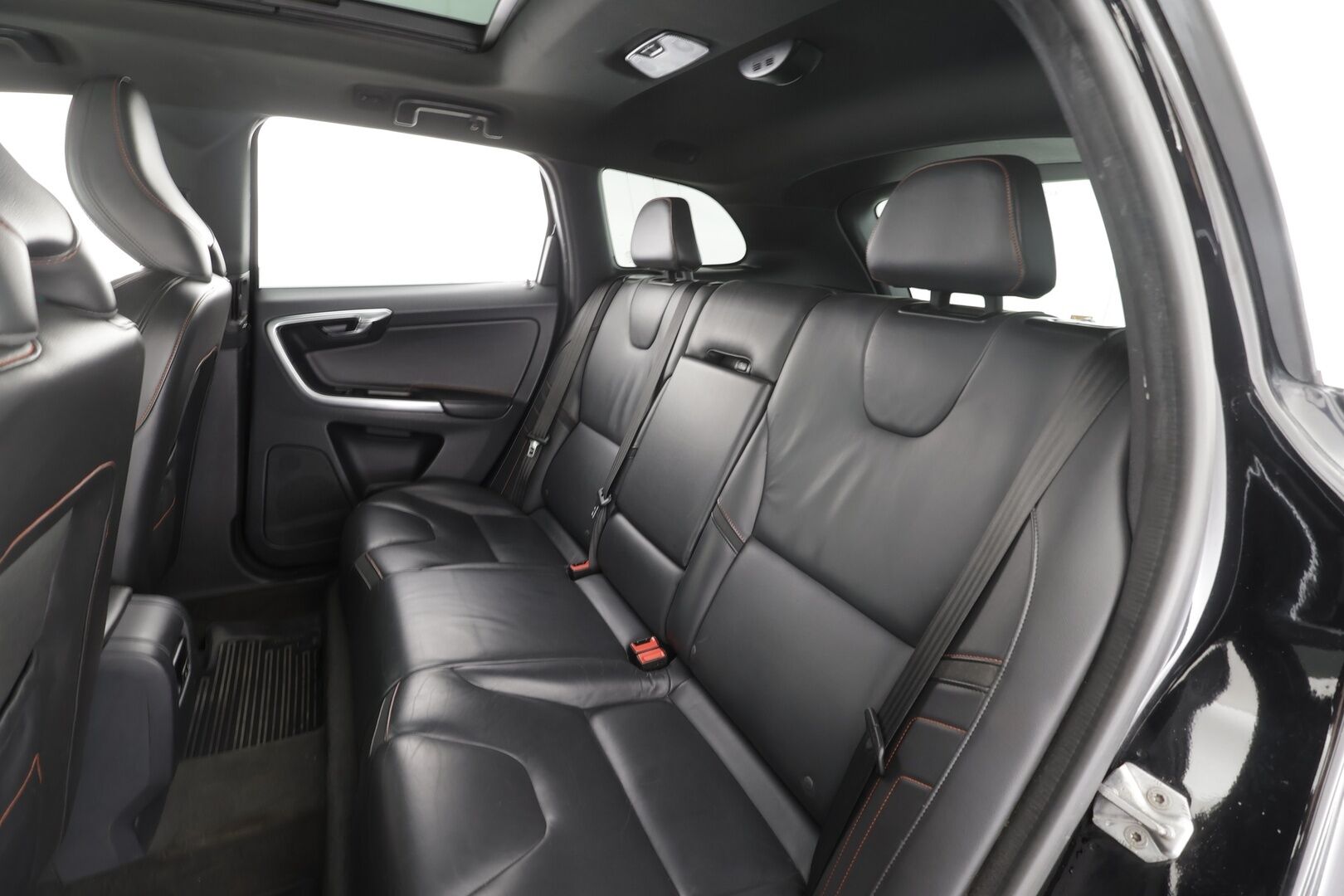 Volvo XC60 2016 D4 AWD Business aut * H&K / Webasto / Koukku / Xenon / Panorama / Kaistavahti / Navi * - Muistipenkki / P.tutkat / Kahdet renkaat aluvanteilla