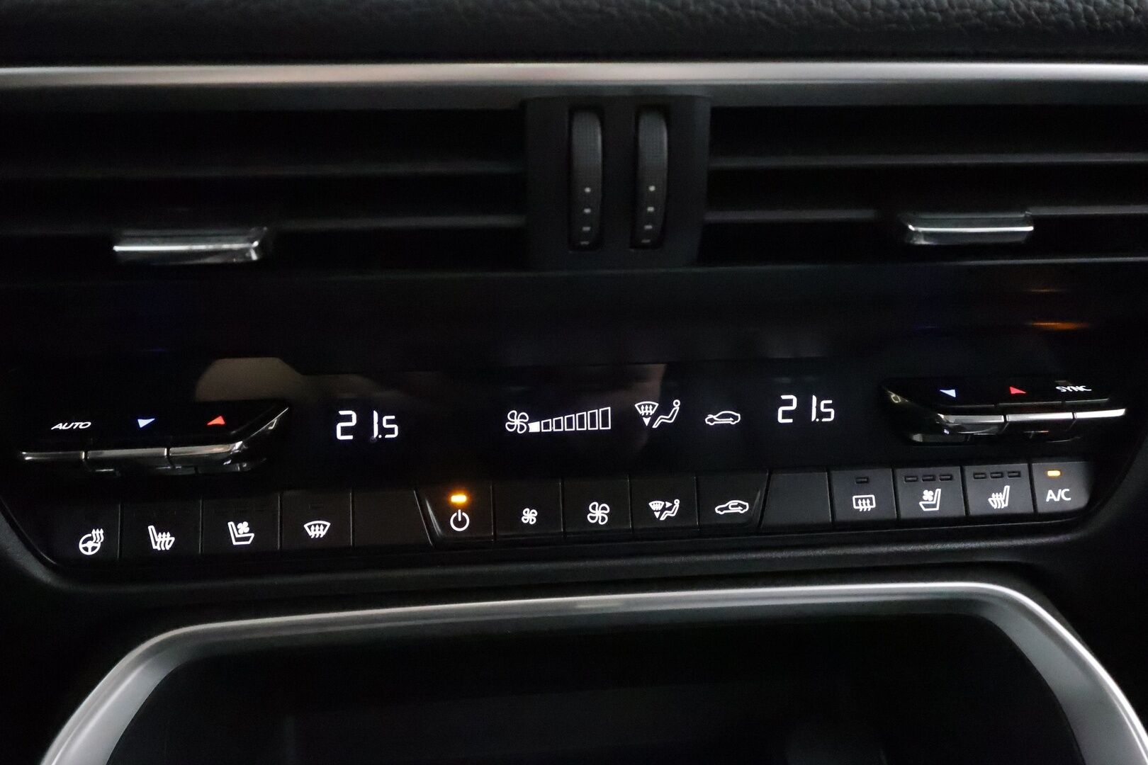 Mazda CX-60 2023 2.5 PHEV 8AT AWD Exclusive-Line Comfort * HUD / Bose / ACC / 360 / Ilmastoitu Muistipenkki / LED / Navi / Keyless * - Suomi-auto / 2x Latauskaapelit / Kahdet renkaat aluvanteilla