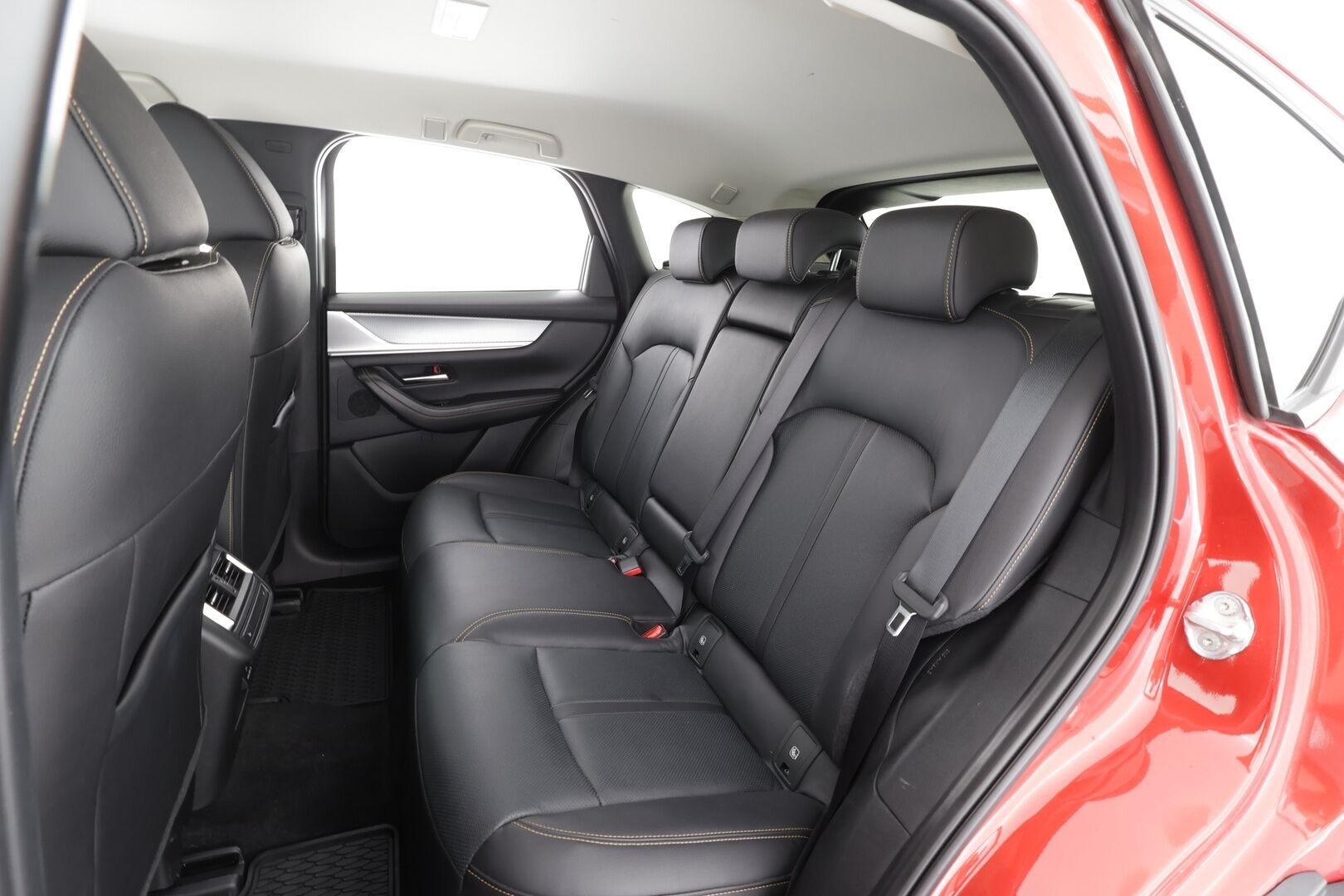 Mazda CX-60 2023 2.5 PHEV 8AT AWD Exclusive-Line Comfort * HUD / Bose / ACC / 360 / Ilmastoitu Muistipenkki / LED / Navi / Keyless * - Suomi-auto / 2x Latauskaapelit / Kahdet renkaat aluvanteilla