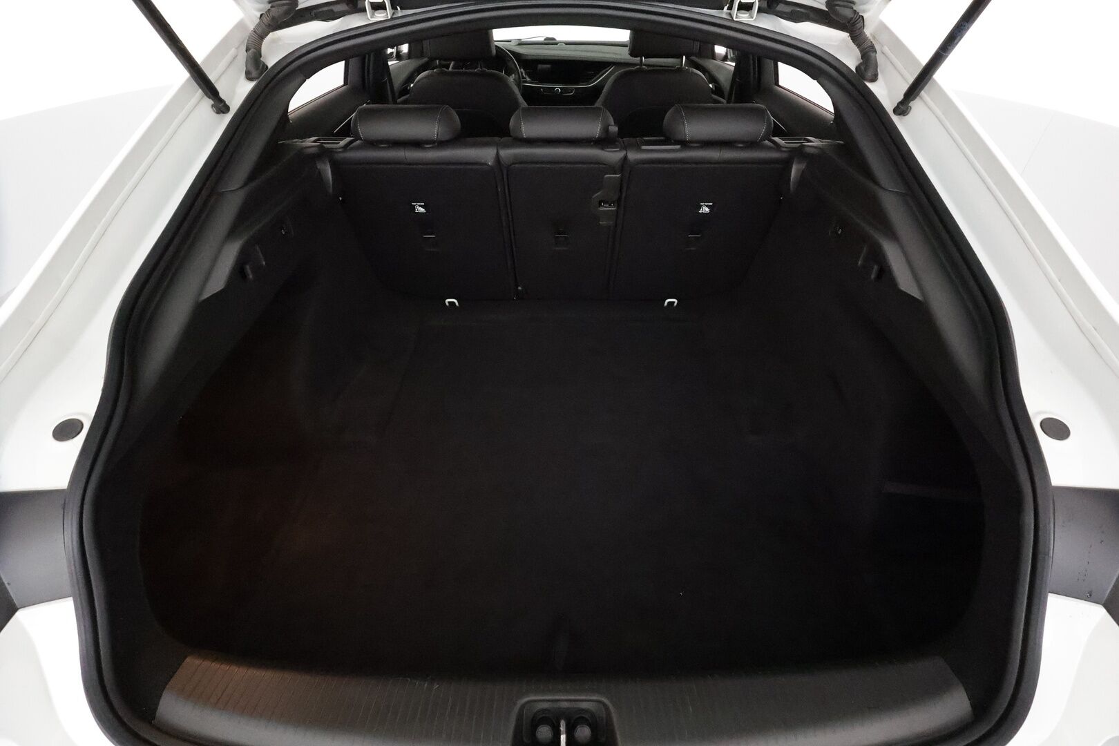 Opel Insignia 2019 Grand Sport Innovation Plus 200 Turbo A **Adapt.vakkari / Webasto / IntelliLux LED / Koukku / Navi / HUD** - Suomi-auto / Kahdet renkaat aluvanteilla / Puolinahat / KeylessGo / Ratin lämmitin