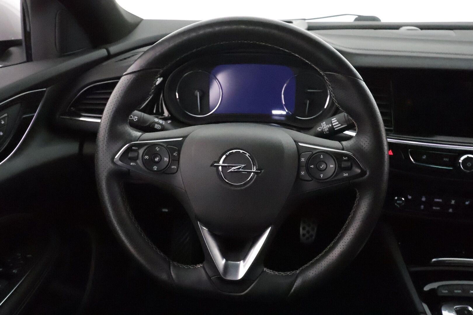 Opel Insignia 2019 Grand Sport Innovation Plus 200 Turbo A **Adapt.vakkari / Webasto / IntelliLux LED / Koukku / Navi / HUD** - Suomi-auto / Kahdet renkaat aluvanteilla / Puolinahat / KeylessGo / Ratin lämmitin
