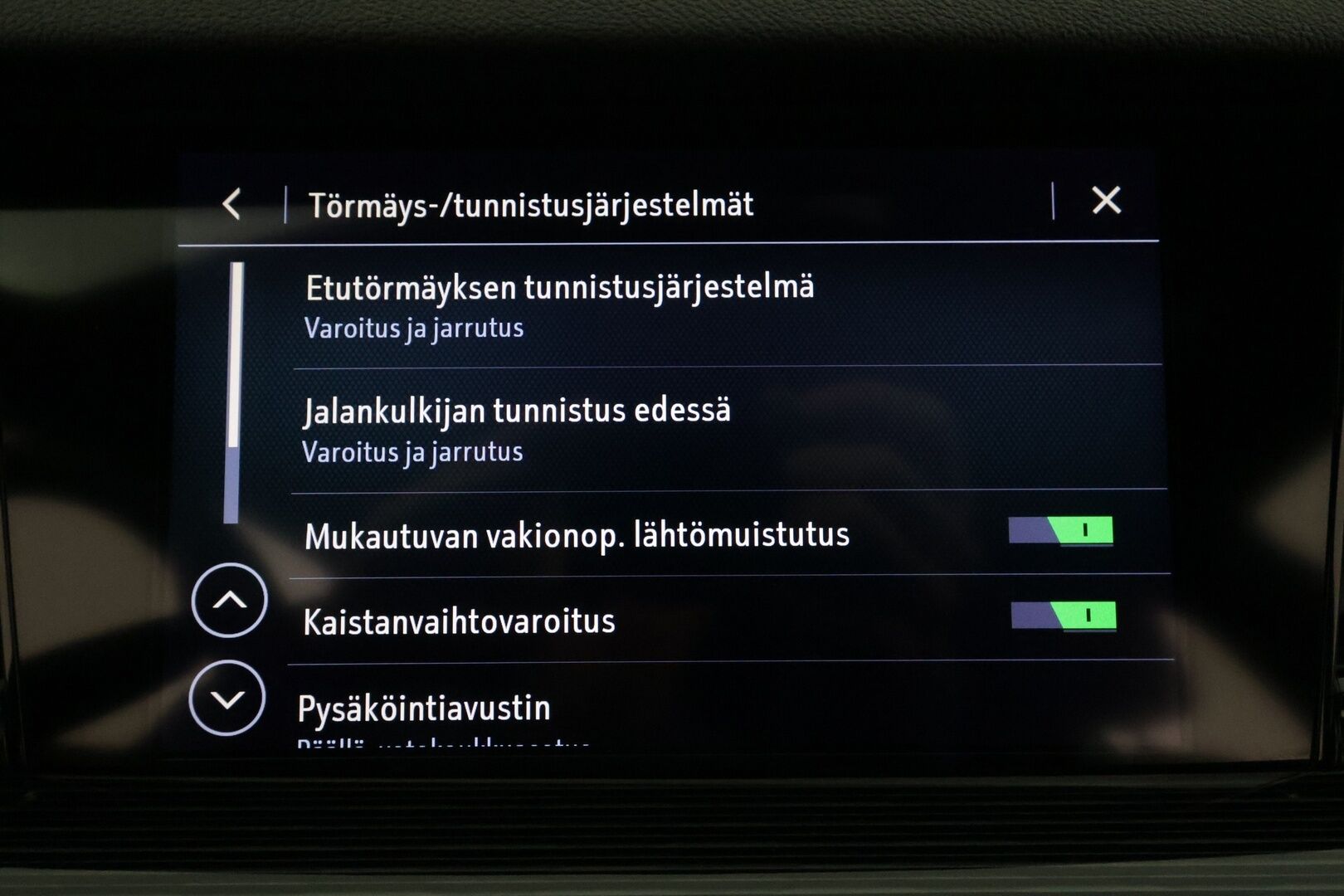 Opel Insignia 2019 Grand Sport Innovation Plus 200 Turbo A **Adapt.vakkari / Webasto / IntelliLux LED / Koukku / Navi / HUD** - Suomi-auto / Kahdet renkaat aluvanteilla / Puolinahat / KeylessGo / Ratin lämmitin