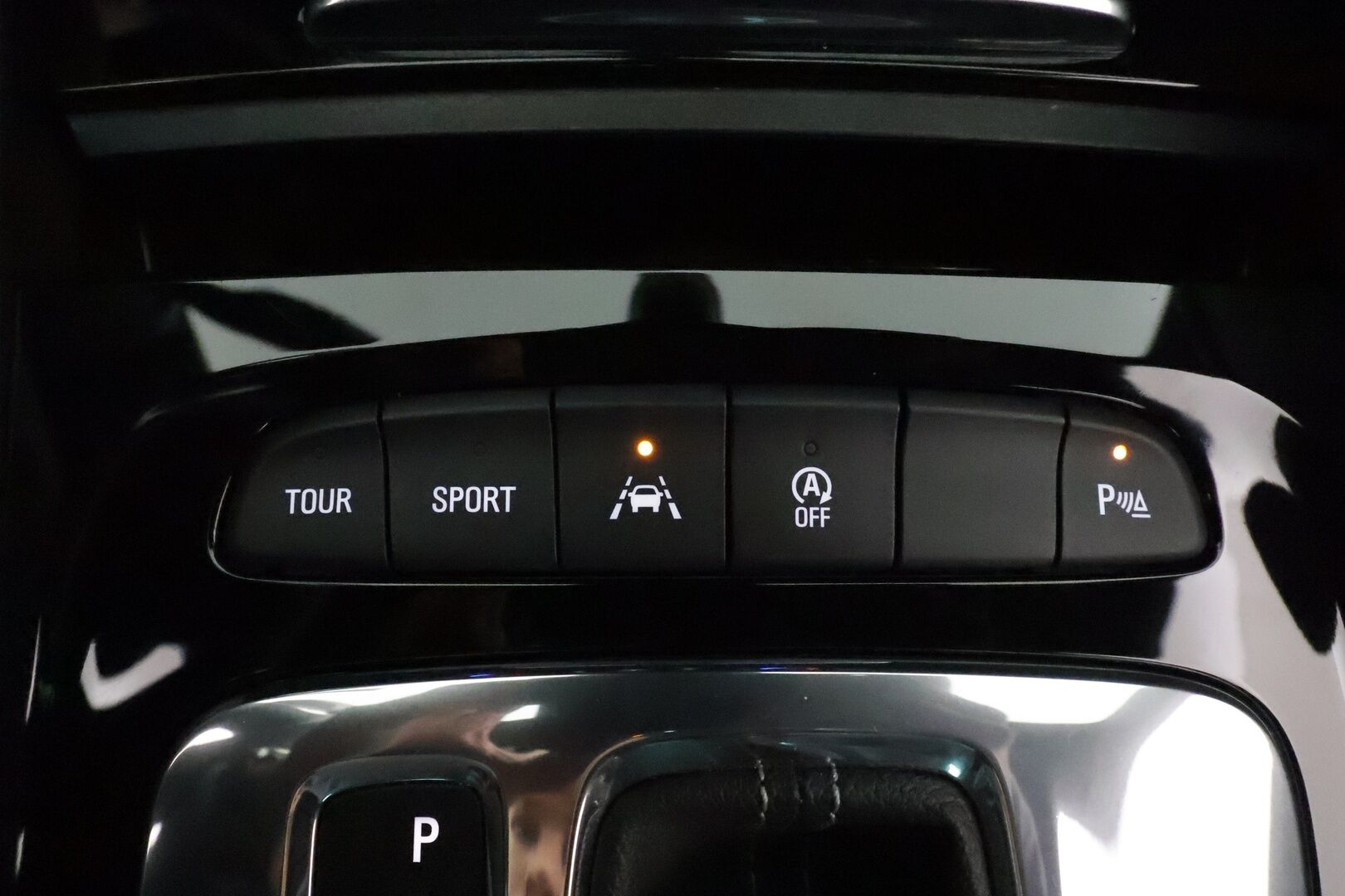 Opel Insignia 2019 Grand Sport Innovation Plus 200 Turbo A **Adapt.vakkari / Webasto / IntelliLux LED / Koukku / Navi / HUD** - Suomi-auto / Kahdet renkaat aluvanteilla / Puolinahat / KeylessGo / Ratin lämmitin