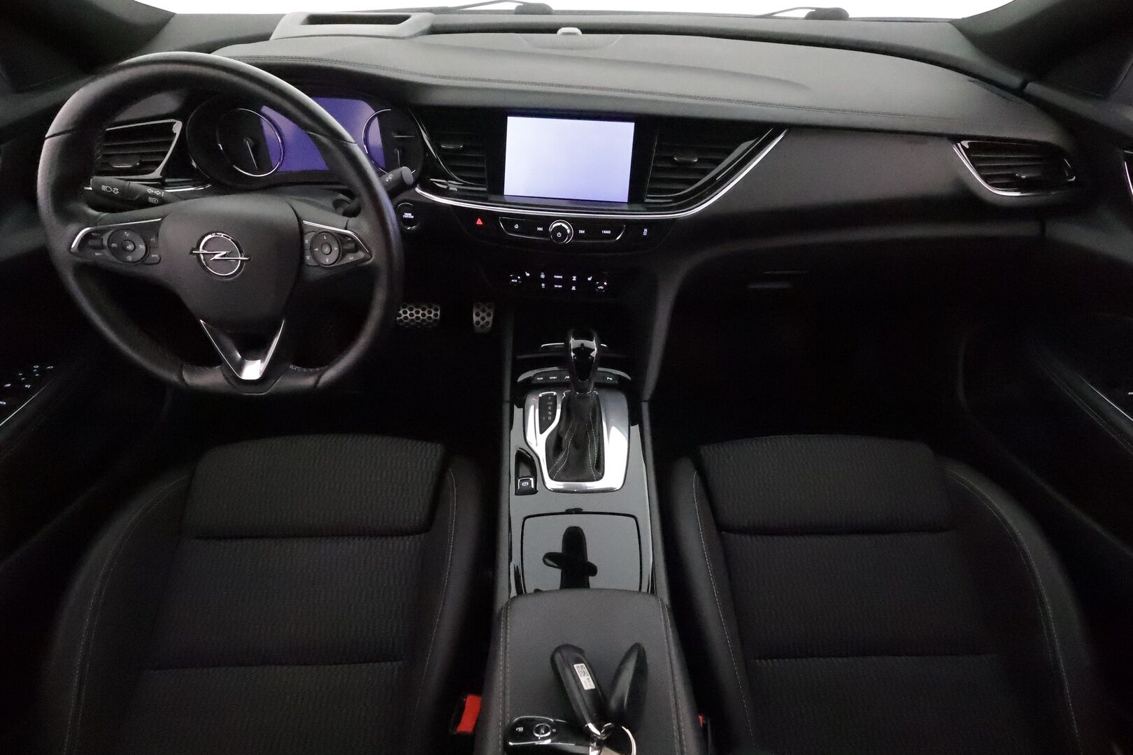 Opel Insignia 2019 Grand Sport Innovation Plus 200 Turbo A **Adapt.vakkari / Webasto / IntelliLux LED / Koukku / Navi / HUD** - Suomi-auto / Kahdet renkaat aluvanteilla / Puolinahat / KeylessGo / Ratin lämmitin