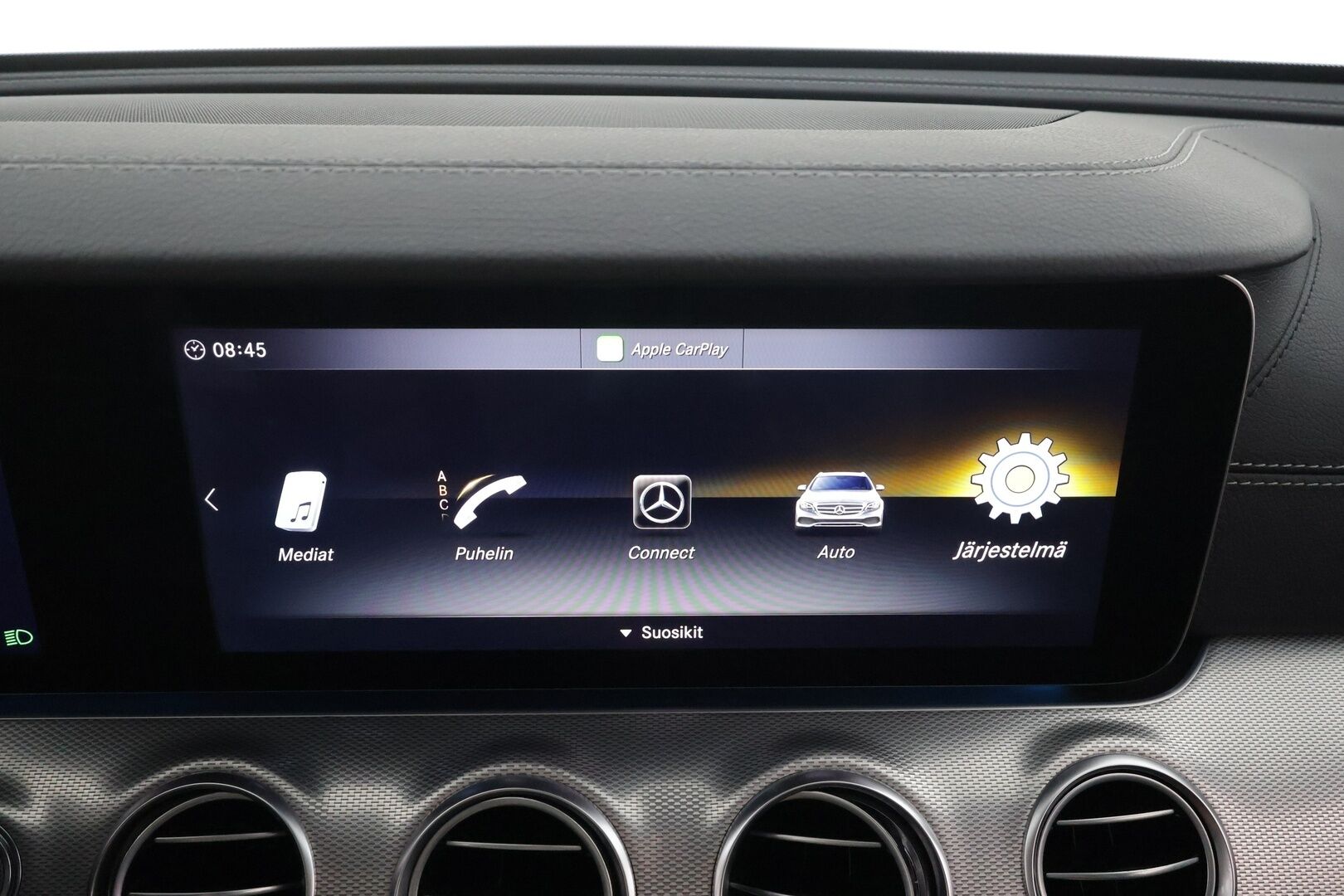 Mercedes-Benz E 2017 200 T A AMG * Vakkari / P.kamera / Lohko+Sisä / Widescreen / Sporttipenkit / Sähköluukku / Navi * - Kahdet renkaat aluvanteilla / Merkkihuollettu