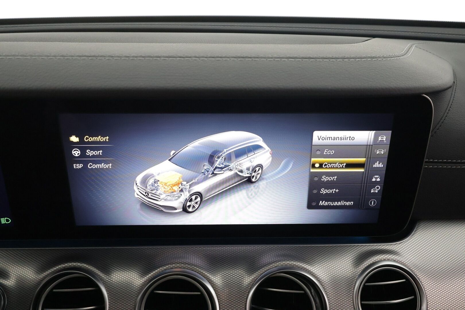 Mercedes-Benz E 2017 200 T A AMG * Vakkari / P.kamera / Lohko+Sisä / Widescreen / Sporttipenkit / Sähköluukku / Navi * - Kahdet renkaat aluvanteilla / Merkkihuollettu