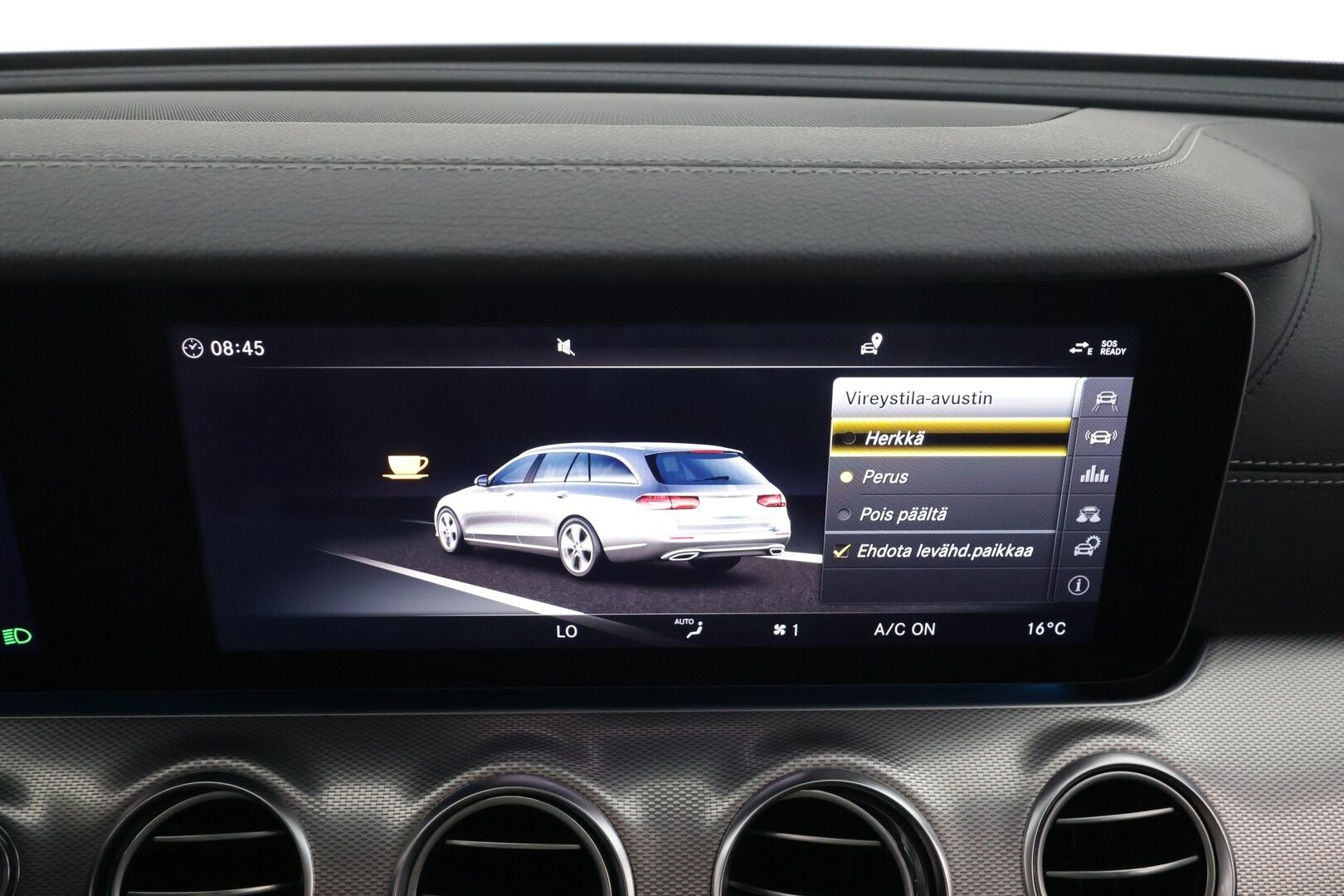 Mercedes-Benz E 2017 200 T A AMG * Vakkari / P.kamera / Lohko+Sisä / Widescreen / Sporttipenkit / Sähköluukku / Navi * - Kahdet renkaat aluvanteilla / Merkkihuollettu