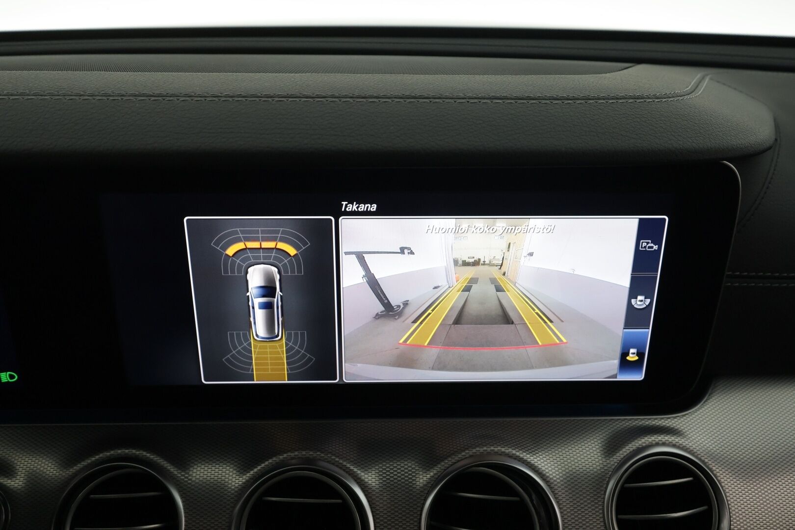 Mercedes-Benz E 2017 200 T A AMG * Vakkari / P.kamera / Lohko+Sisä / Widescreen / Sporttipenkit / Sähköluukku / Navi * - Kahdet renkaat aluvanteilla / Merkkihuollettu