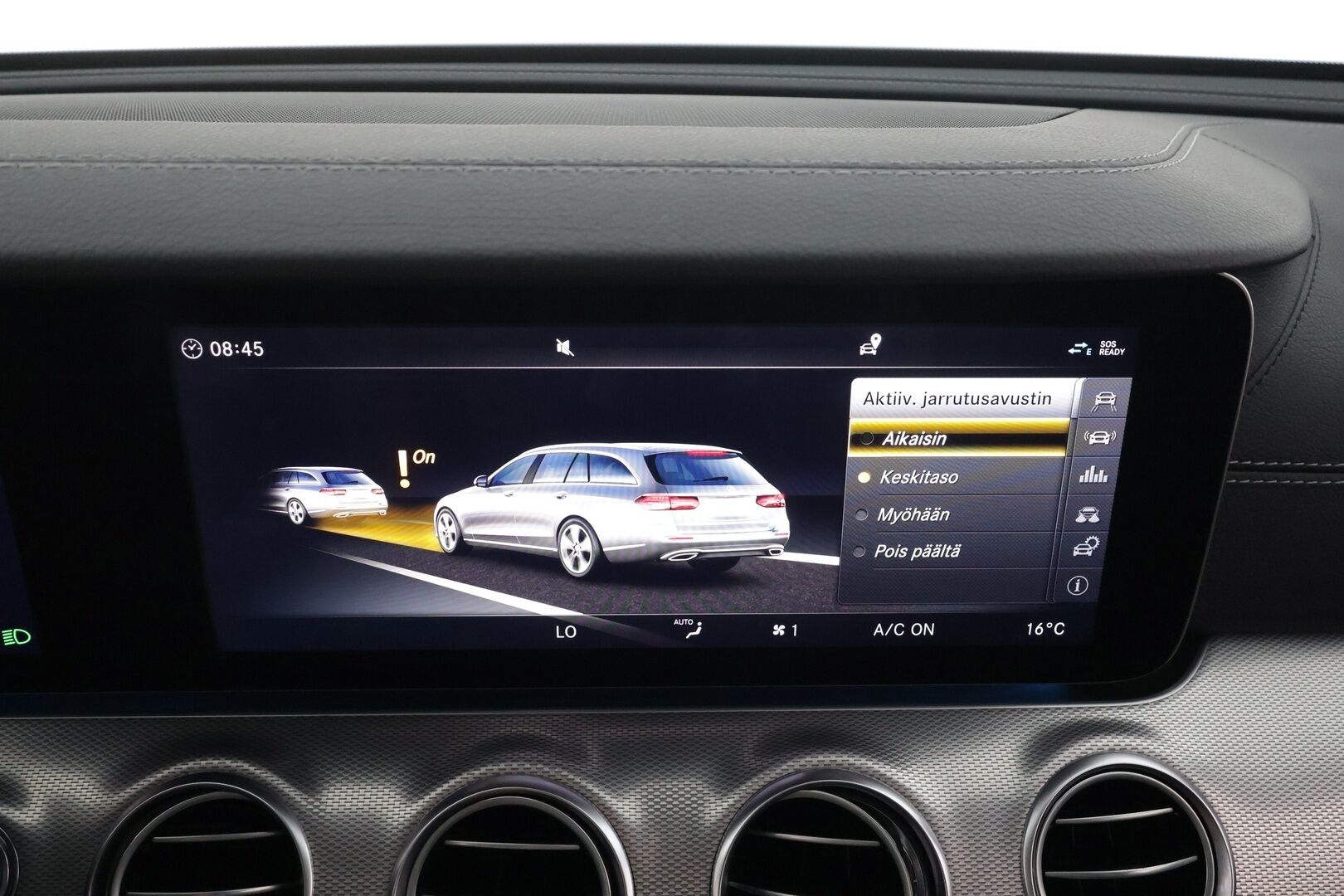 Mercedes-Benz E 2017 200 T A AMG * Vakkari / P.kamera / Lohko+Sisä / Widescreen / Sporttipenkit / Sähköluukku / Navi * - Kahdet renkaat aluvanteilla / Merkkihuollettu