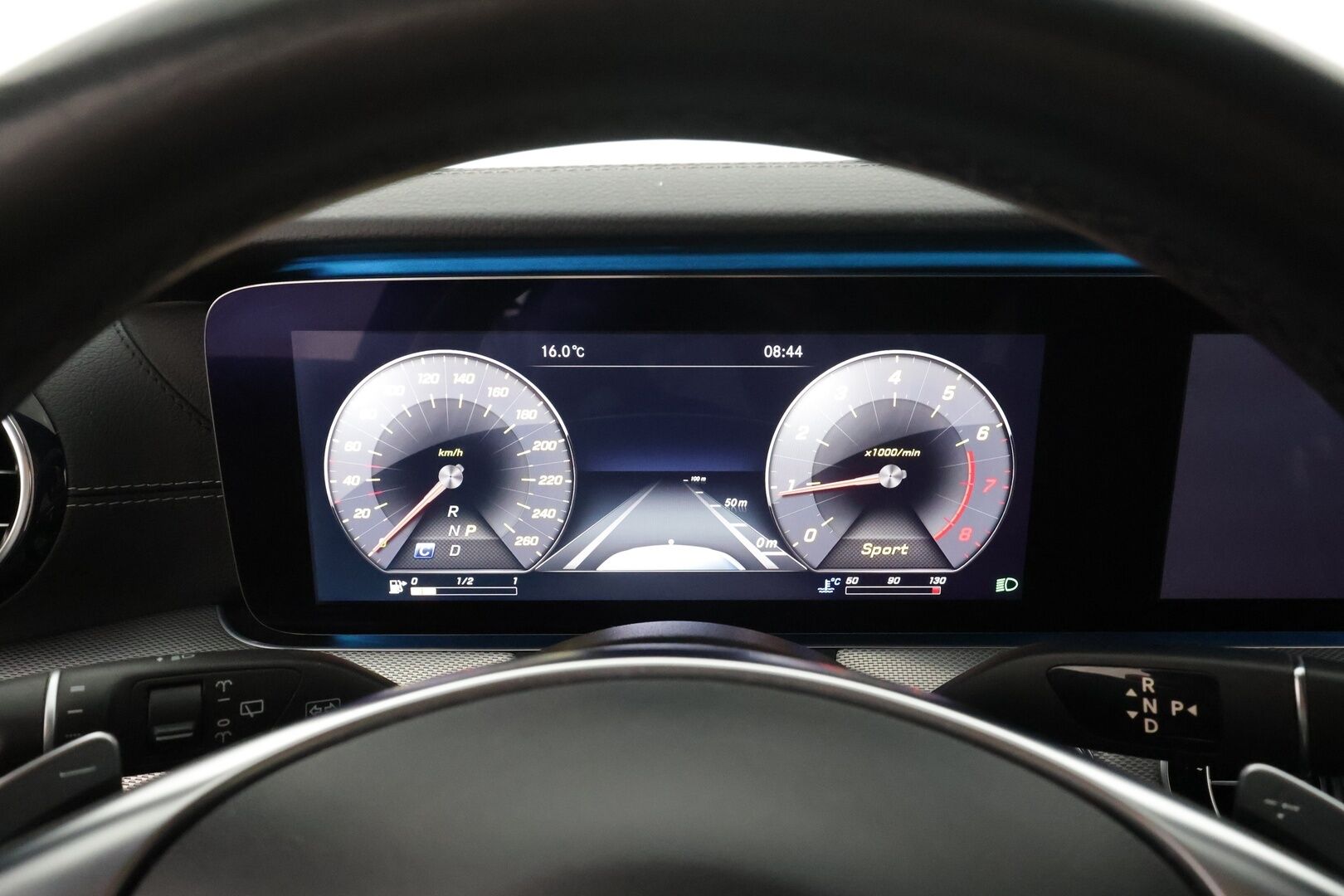 Mercedes-Benz E 2017 200 T A AMG * Vakkari / P.kamera / Lohko+Sisä / Widescreen / Sporttipenkit / Sähköluukku / Navi * - Kahdet renkaat aluvanteilla / Merkkihuollettu