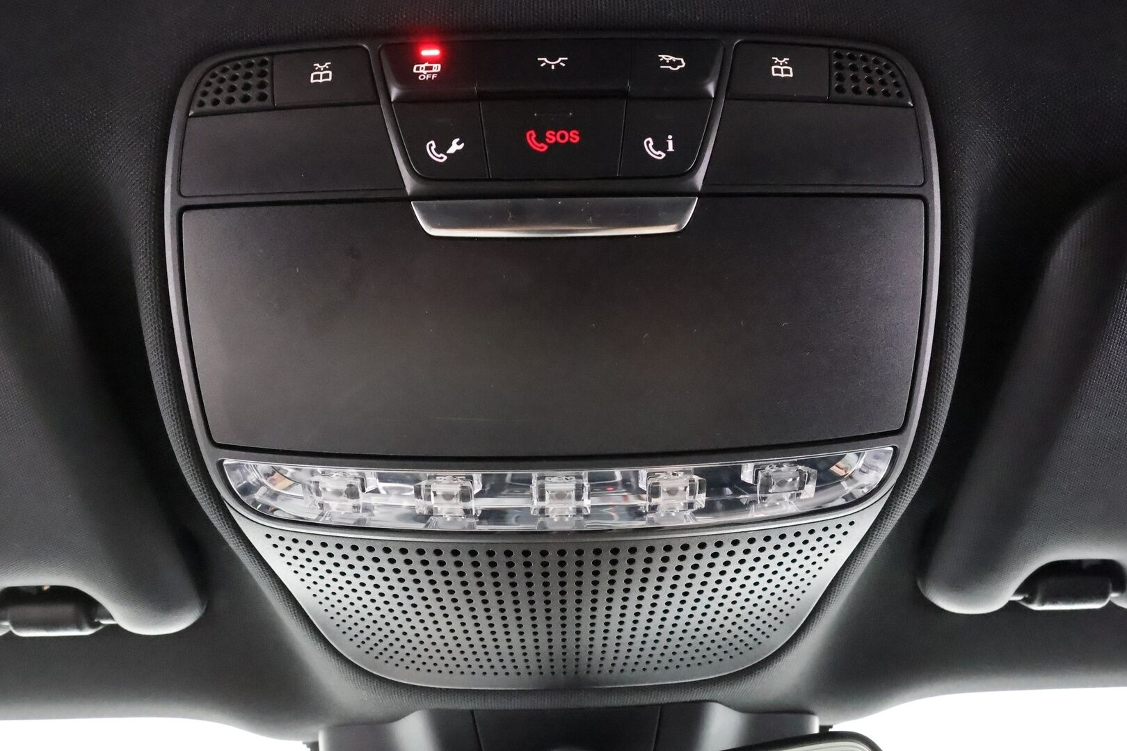 Mercedes-Benz E 2017 200 T A AMG * Vakkari / P.kamera / Lohko+Sisä / Widescreen / Sporttipenkit / Sähköluukku / Navi * - Kahdet renkaat aluvanteilla / Merkkihuollettu