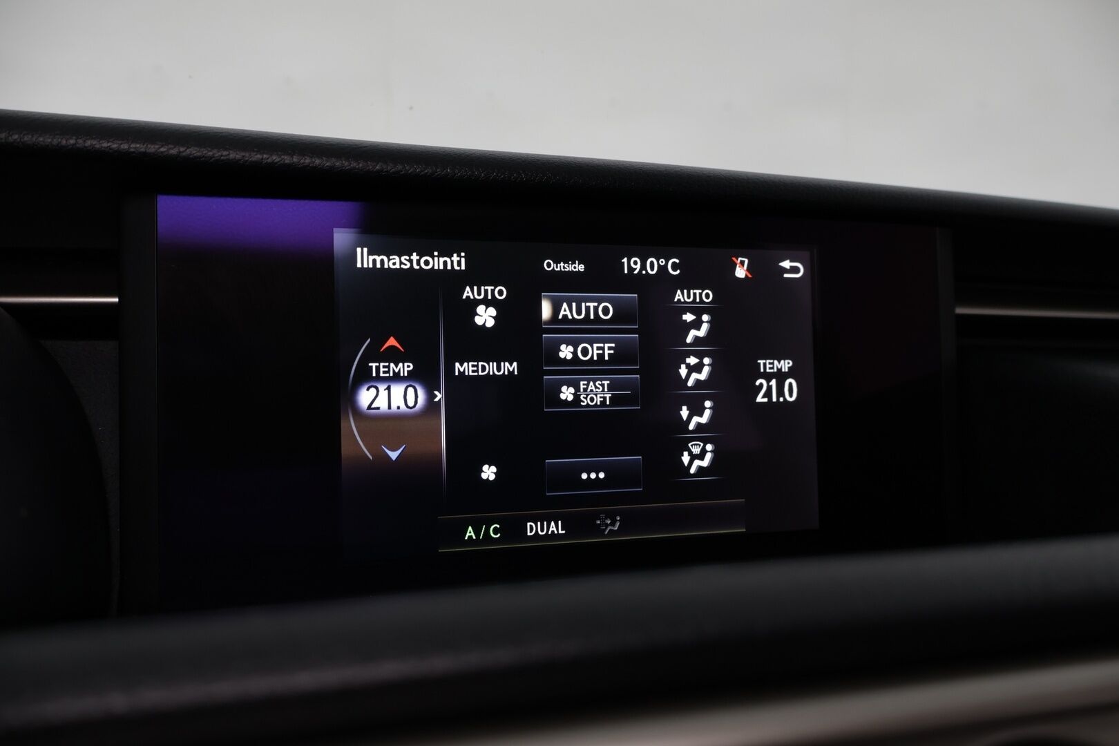 Lexus IS 2015 300h Comfort Business ** Osanahat / Navi / Kamera / Vakkari