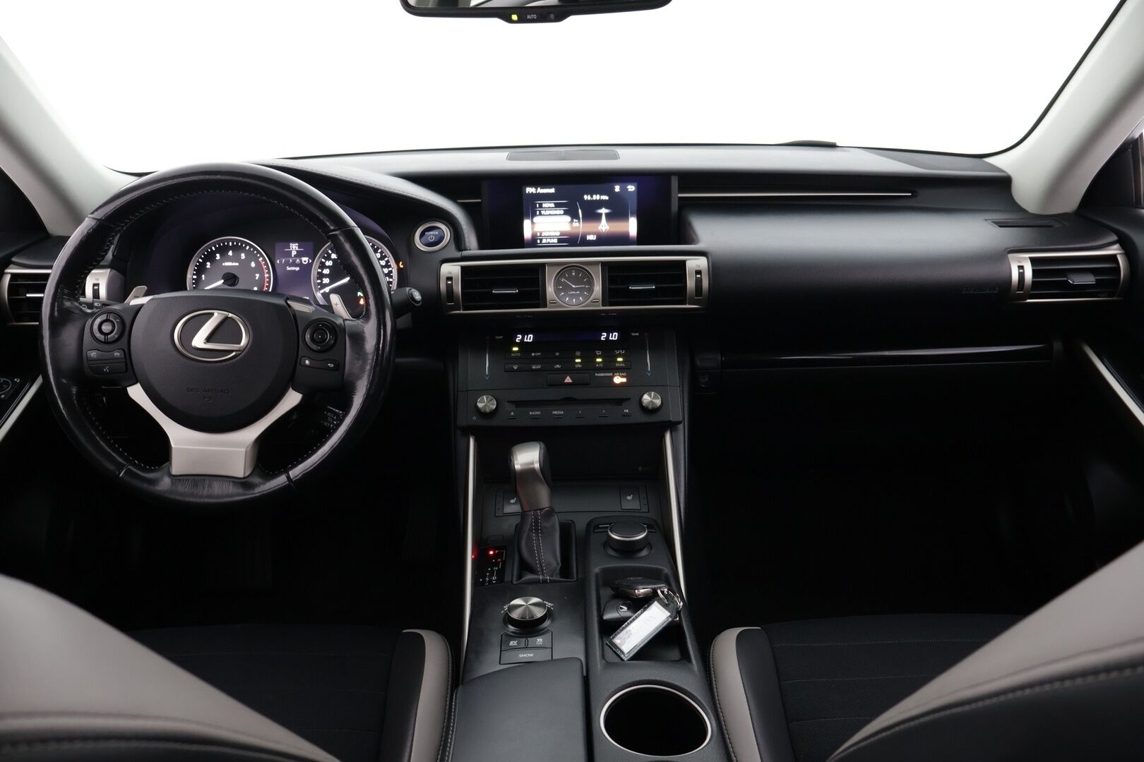 Lexus IS 2015 300h Comfort Business ** Osanahat / Navi / Kamera / Vakkari