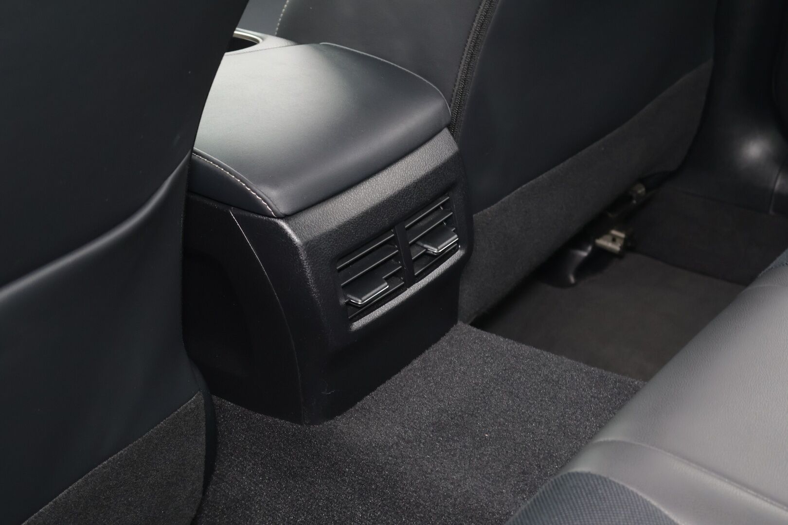 Lexus IS 2015 300h Comfort Business ** Osanahat / Navi / Kamera / Vakkari