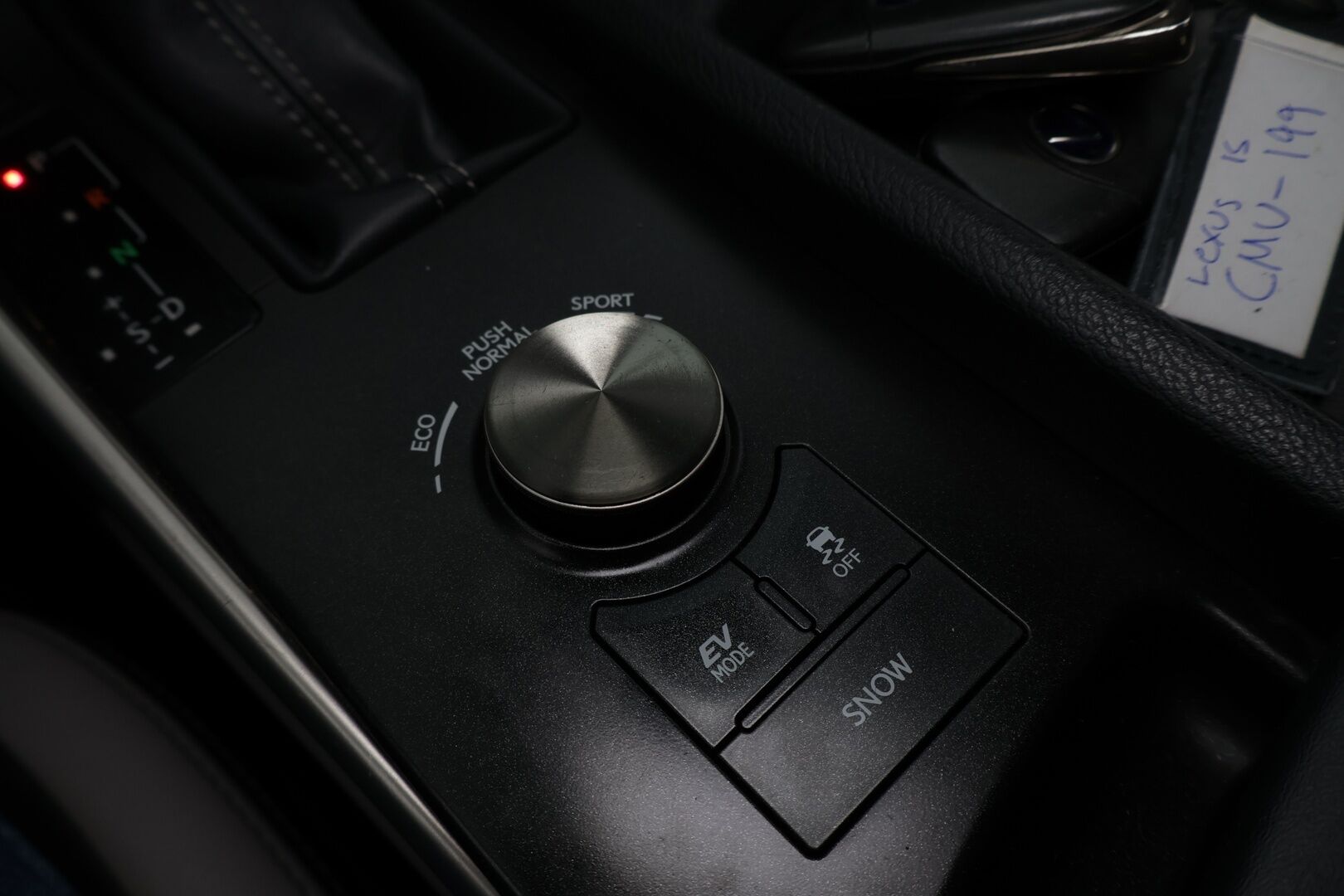 Lexus IS 2015 300h Comfort Business ** Osanahat / Navi / Kamera / Vakkari