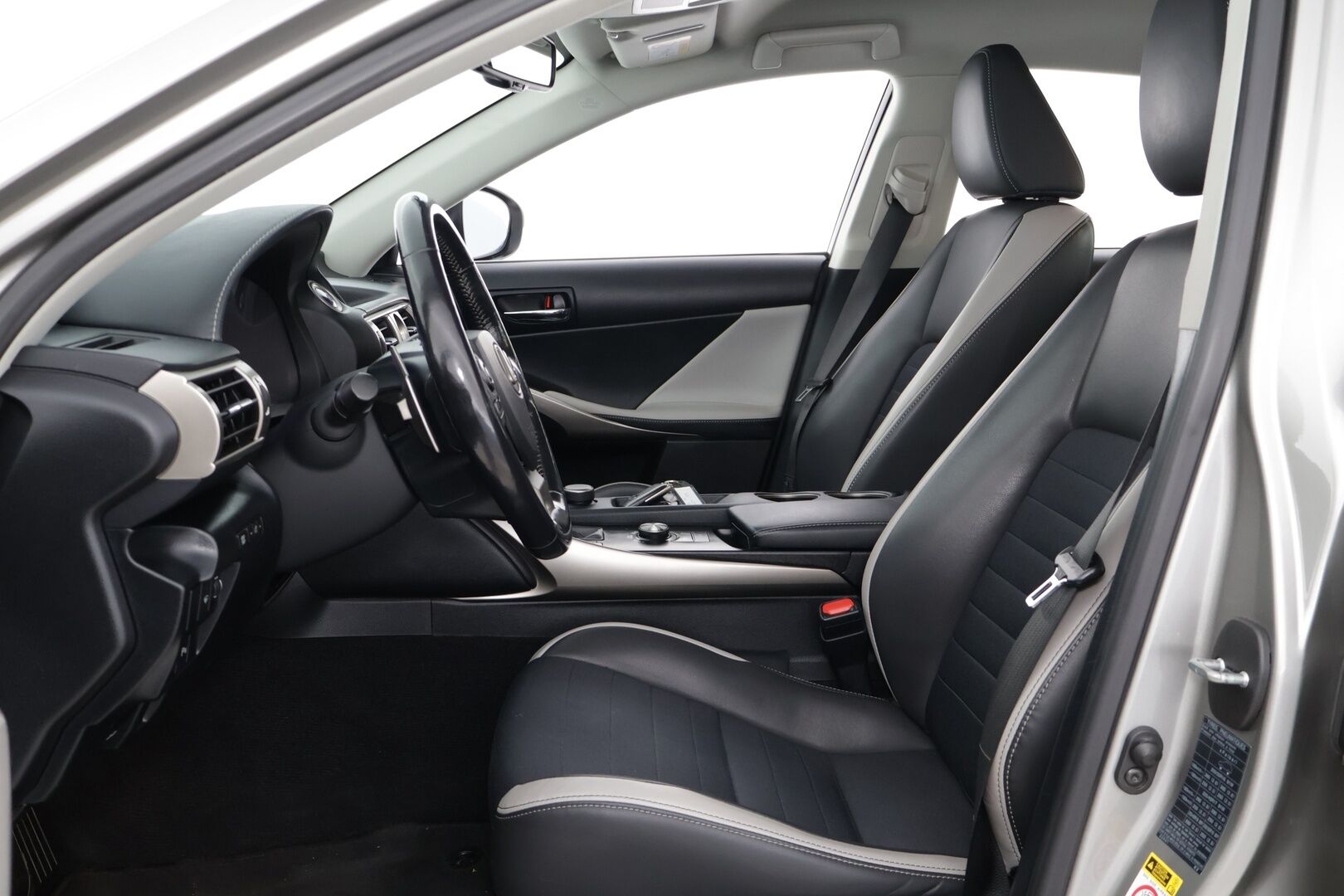 Lexus IS 2015 300h Comfort Business ** Osanahat / Navi / Kamera / Vakkari