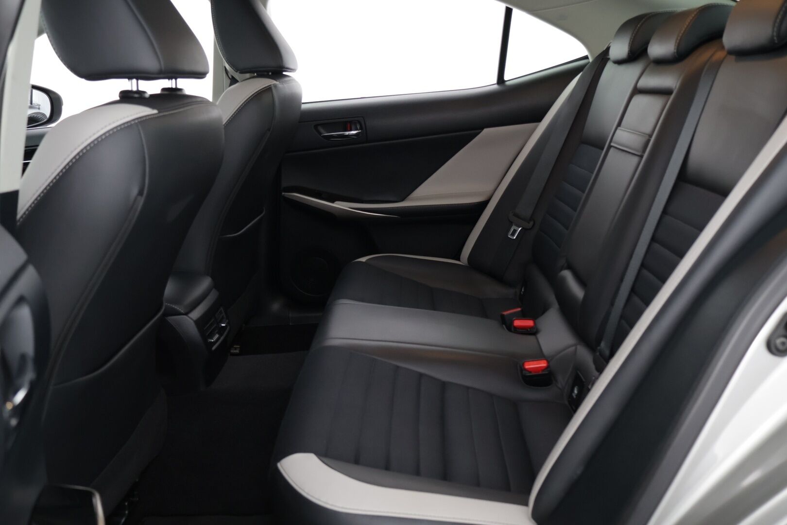 Lexus IS 2015 300h Comfort Business ** Osanahat / Navi / Kamera / Vakkari