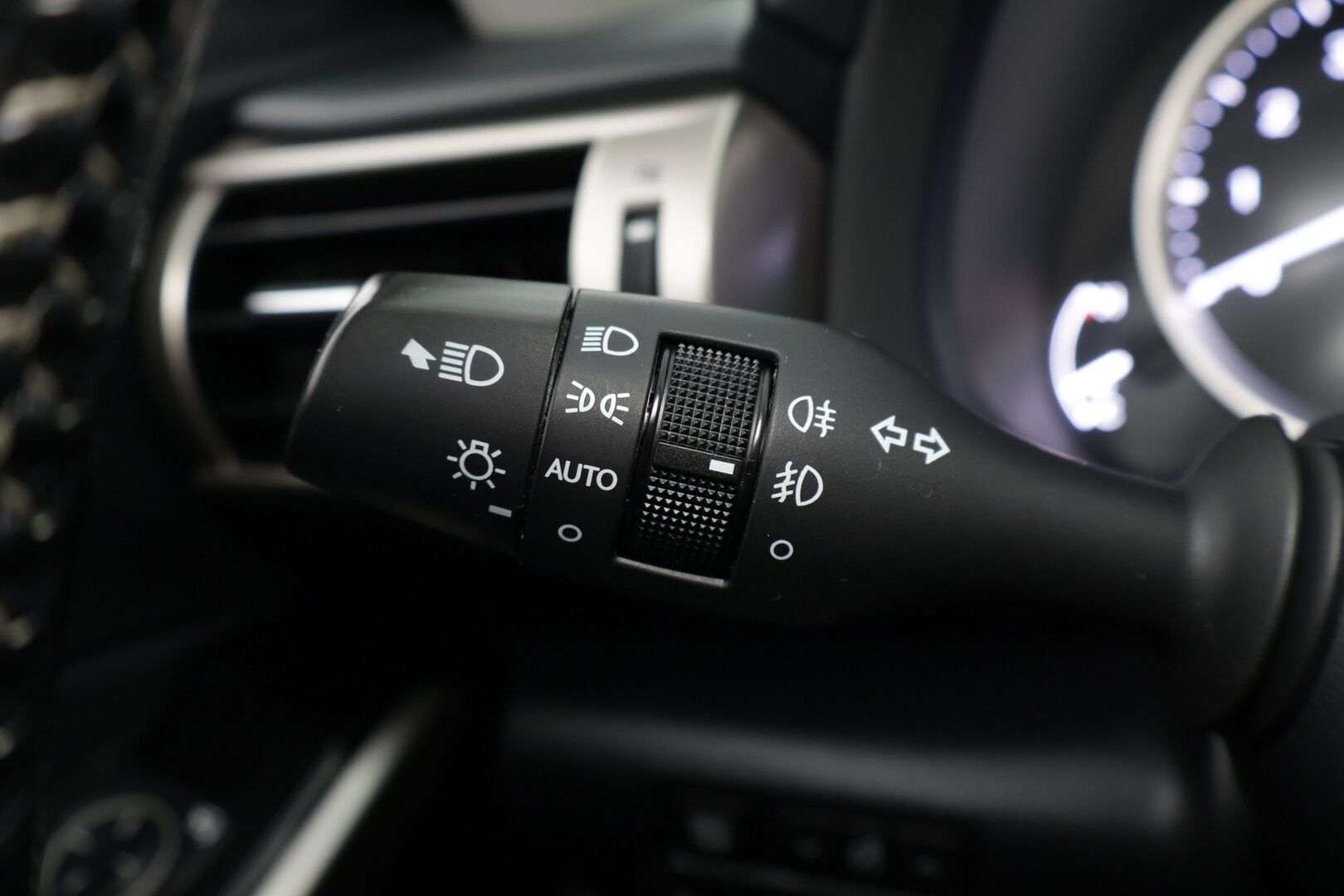 Lexus IS 2015 300h Comfort Business ** Osanahat / Navi / Kamera / Vakkari