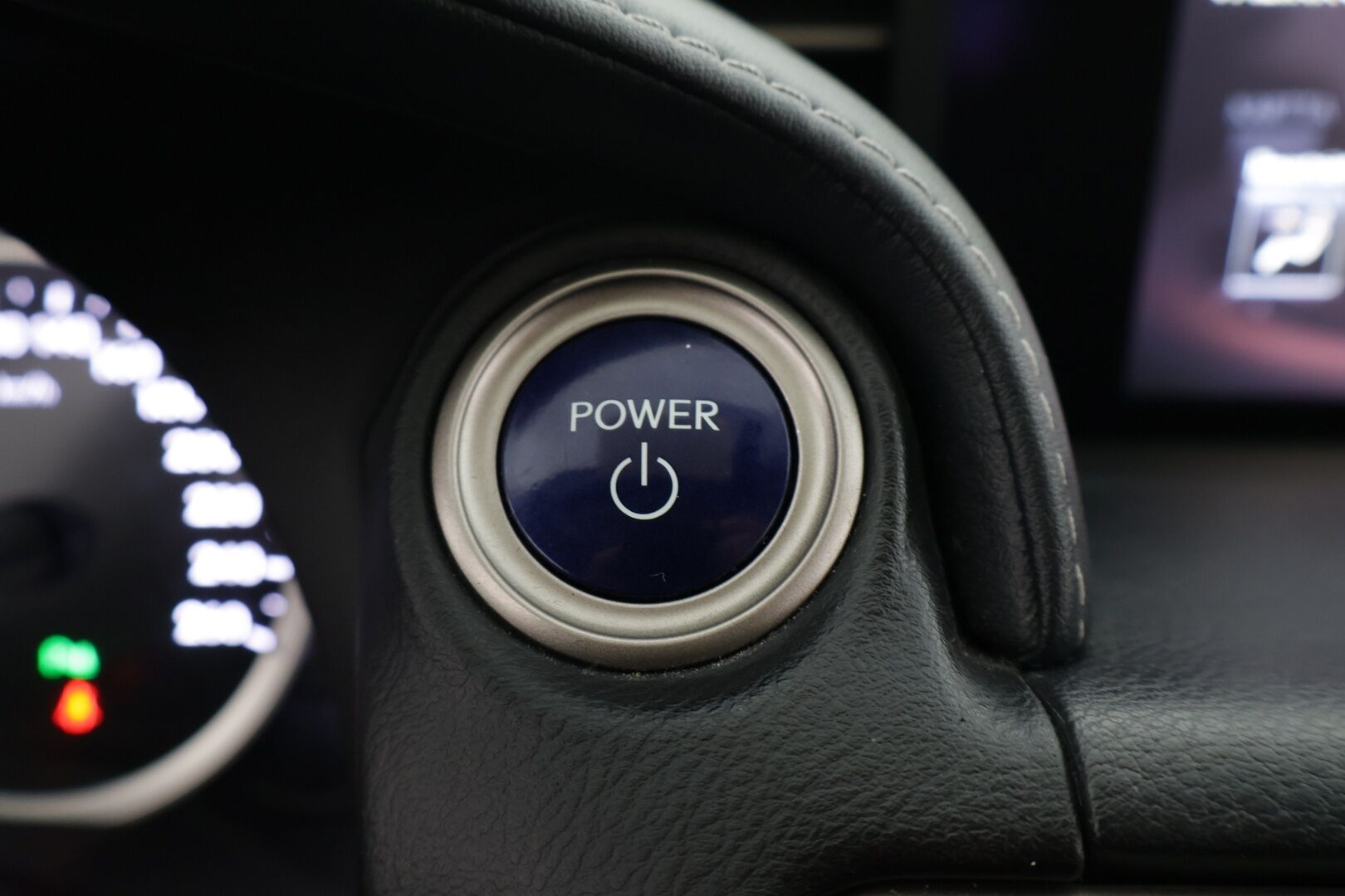 Lexus IS 2015 300h Comfort Business ** Osanahat / Navi / Kamera / Vakkari